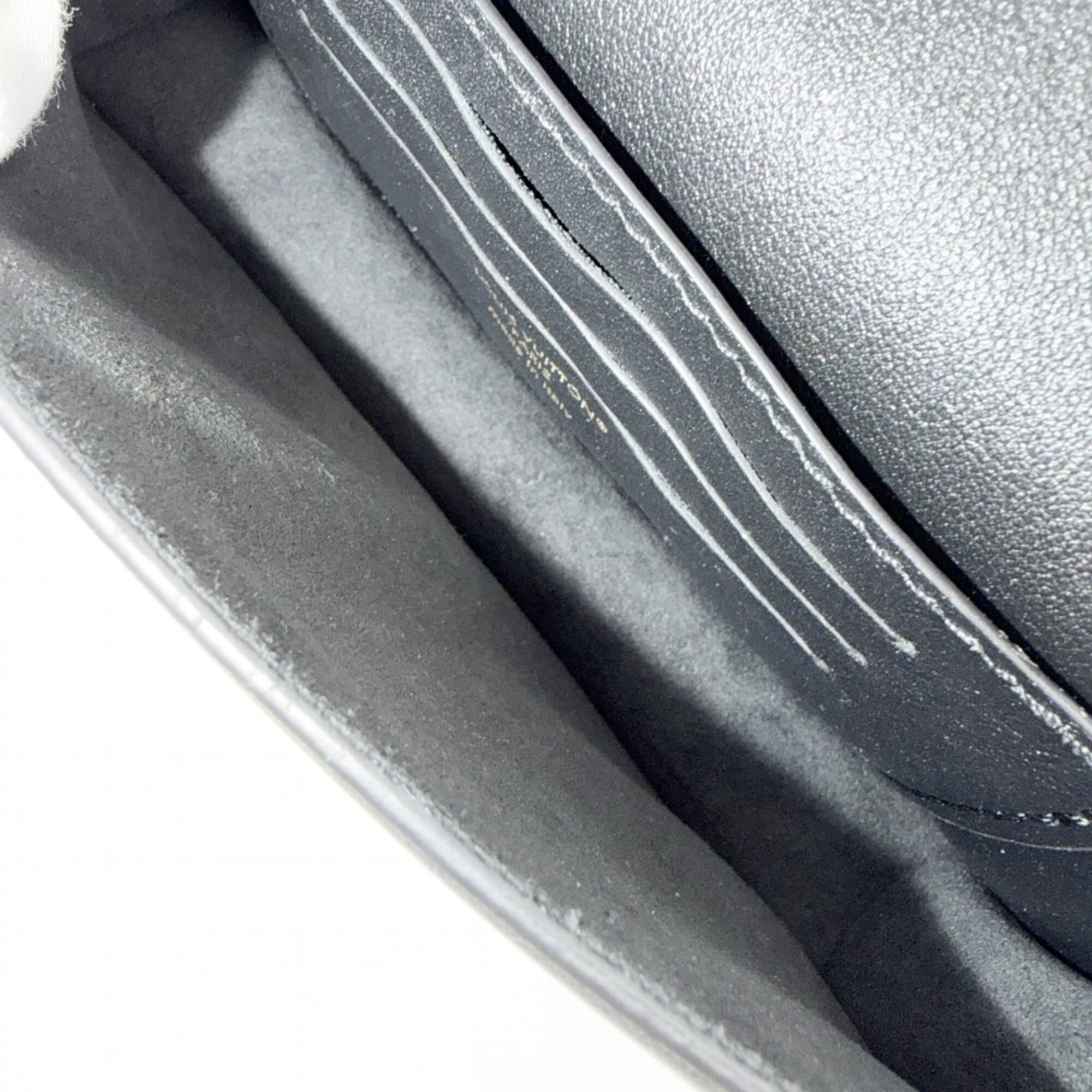 Louis Vuitton Black Leather Shoulder Bag (Pre-Owned)