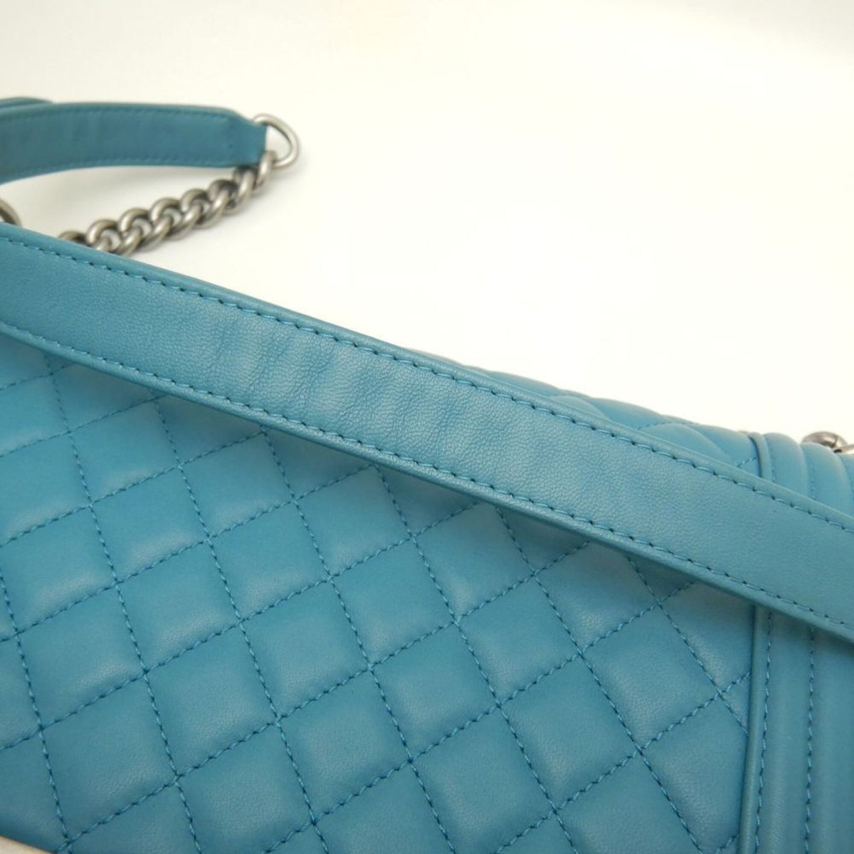Chanel Matelasse Blue Leather Shoulder Bag (Pre-Owned)