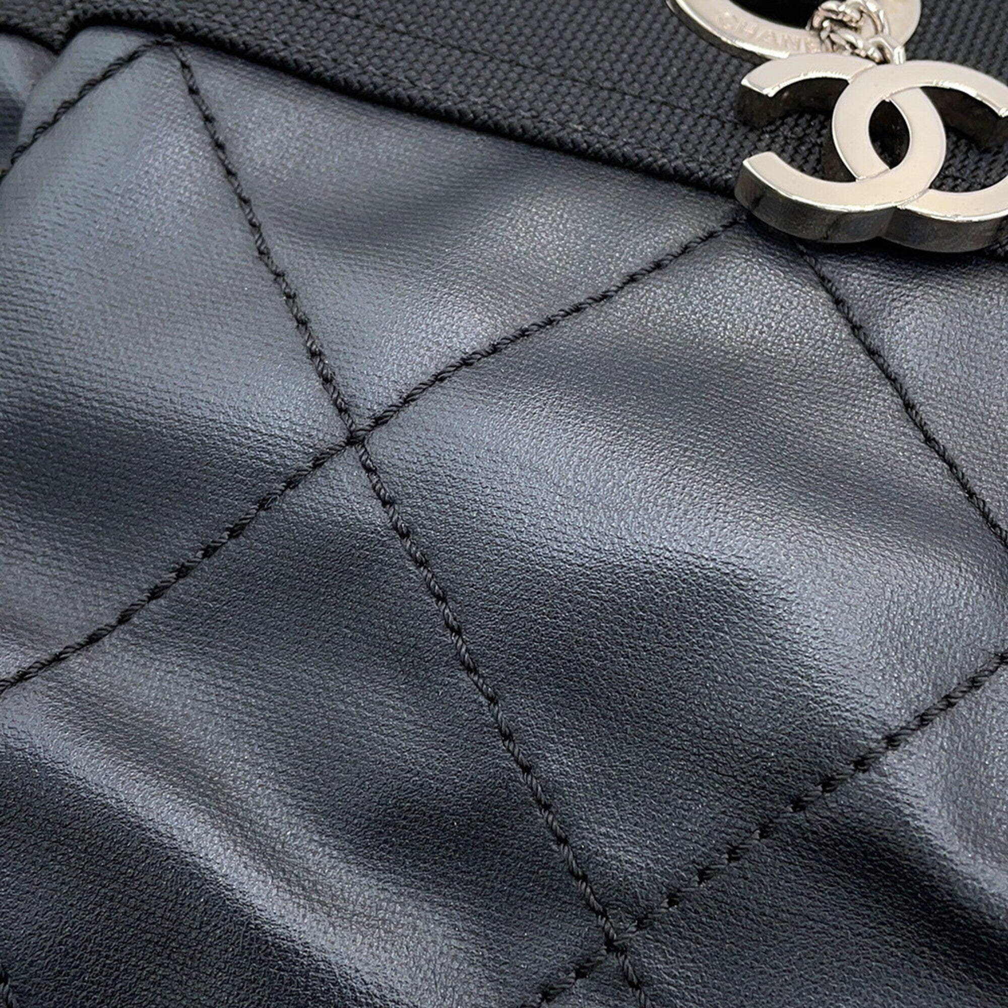 Chanel Black Leather Canvas Tote Bag (Pre-Owned)