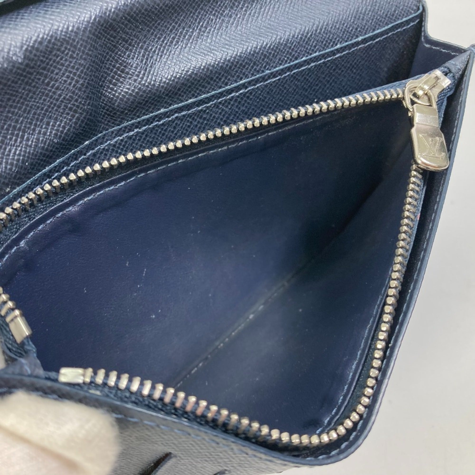Louis Vuitton Taiga Blue Navy Taiga Leather Long Wallet (Bi-Fold) (Pre-Owned)