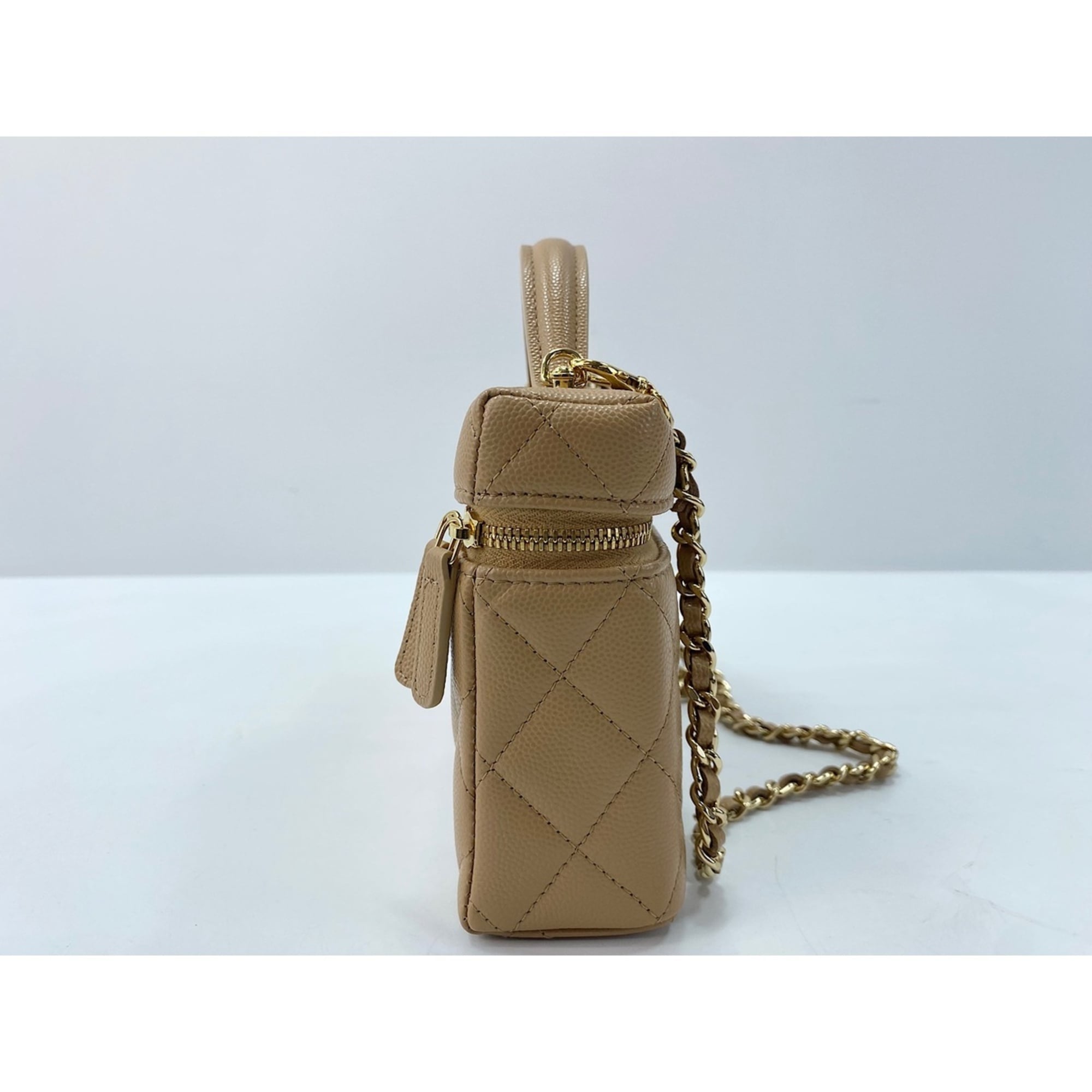 Chanel Beige Shoulder Bag (Pre-Owned)