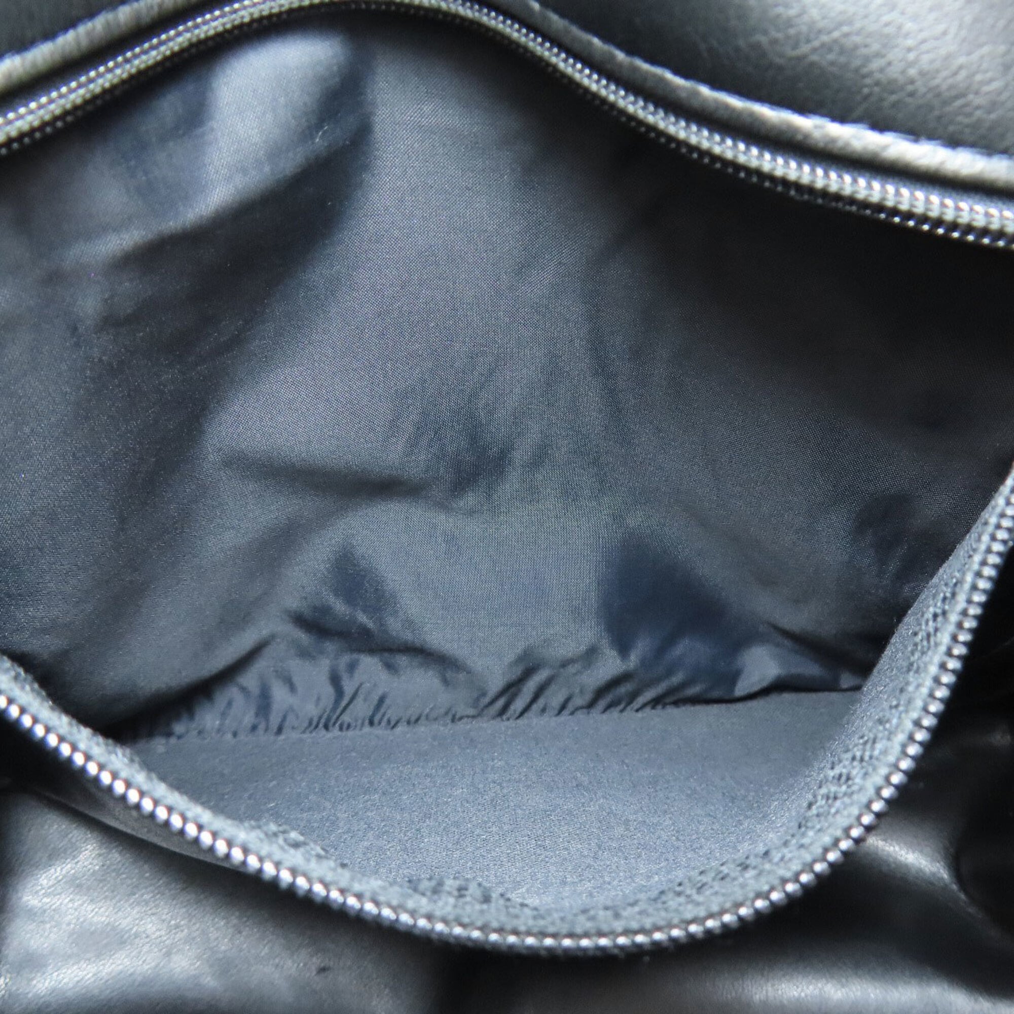 Longchamp Black Leather Handbag (Pre-Owned)