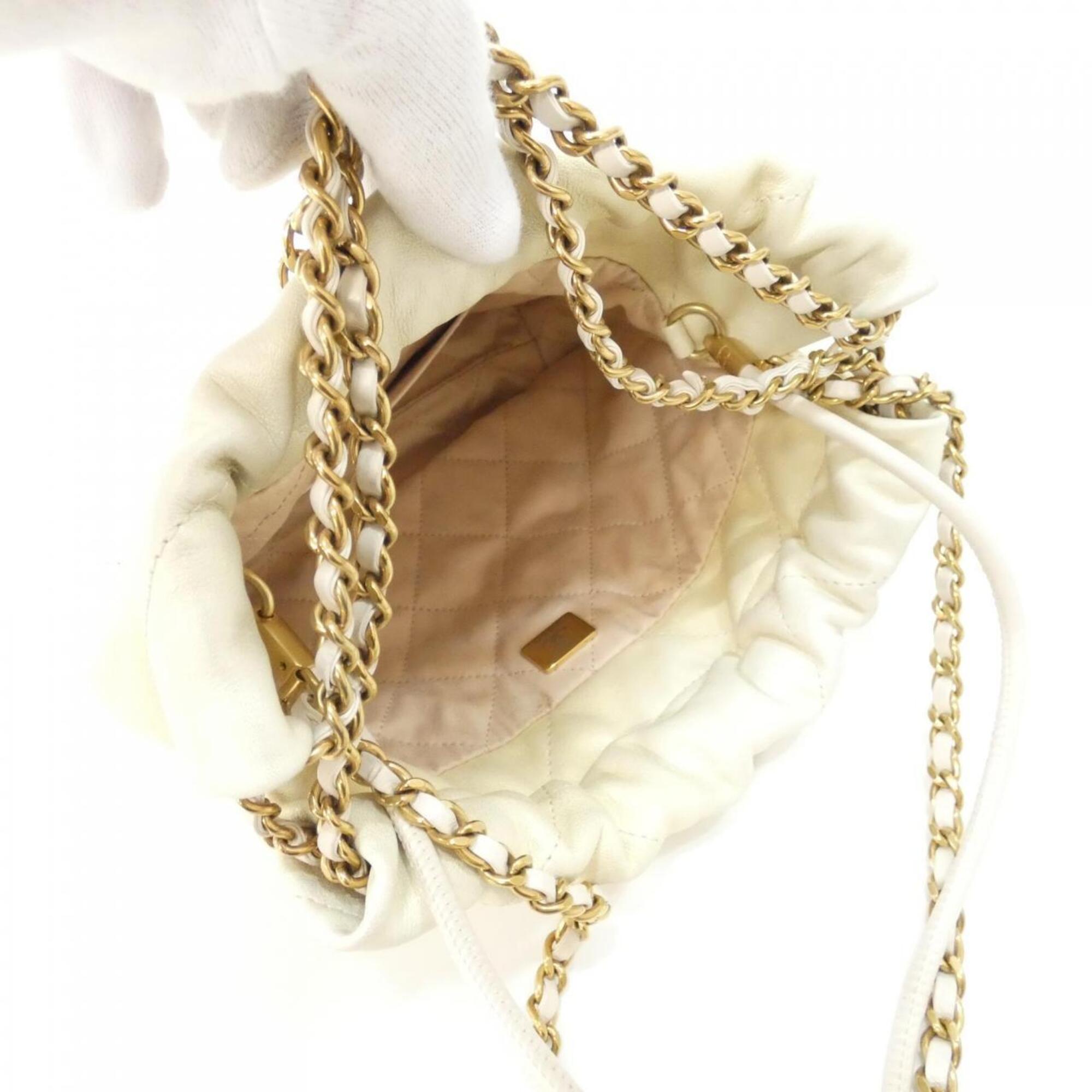 Chanel White Handbag (Pre-Owned)