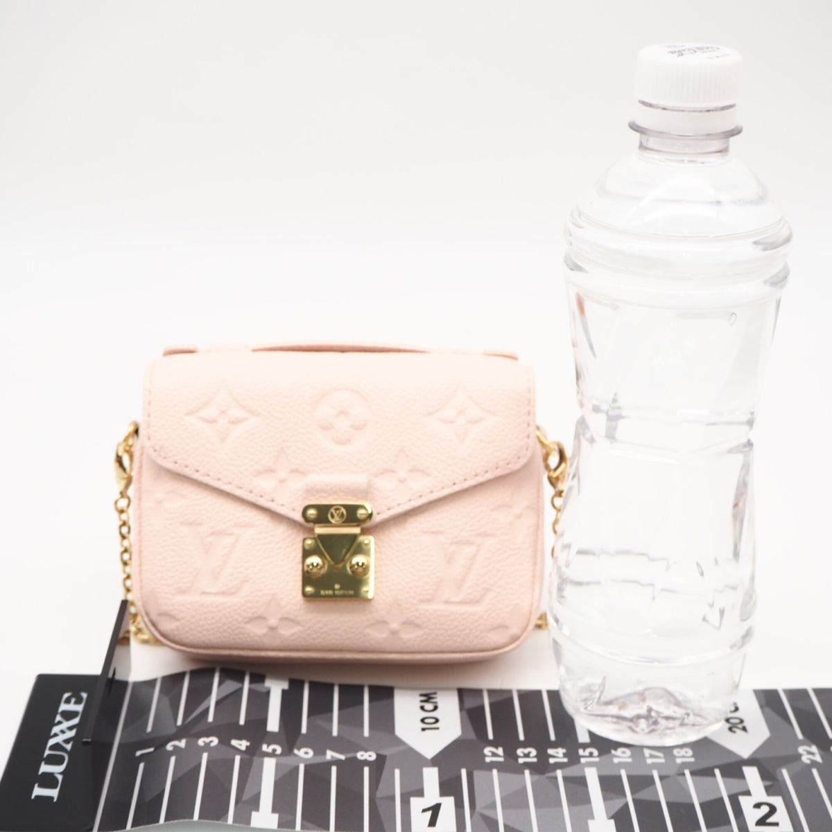 Louis Vuitton Pink Leather Shoulder Bag (Pre-Owned)