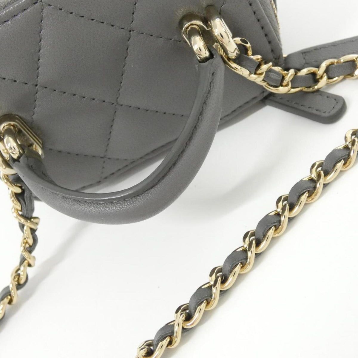 Chanel Gray Leather Handbag (Pre-Owned)