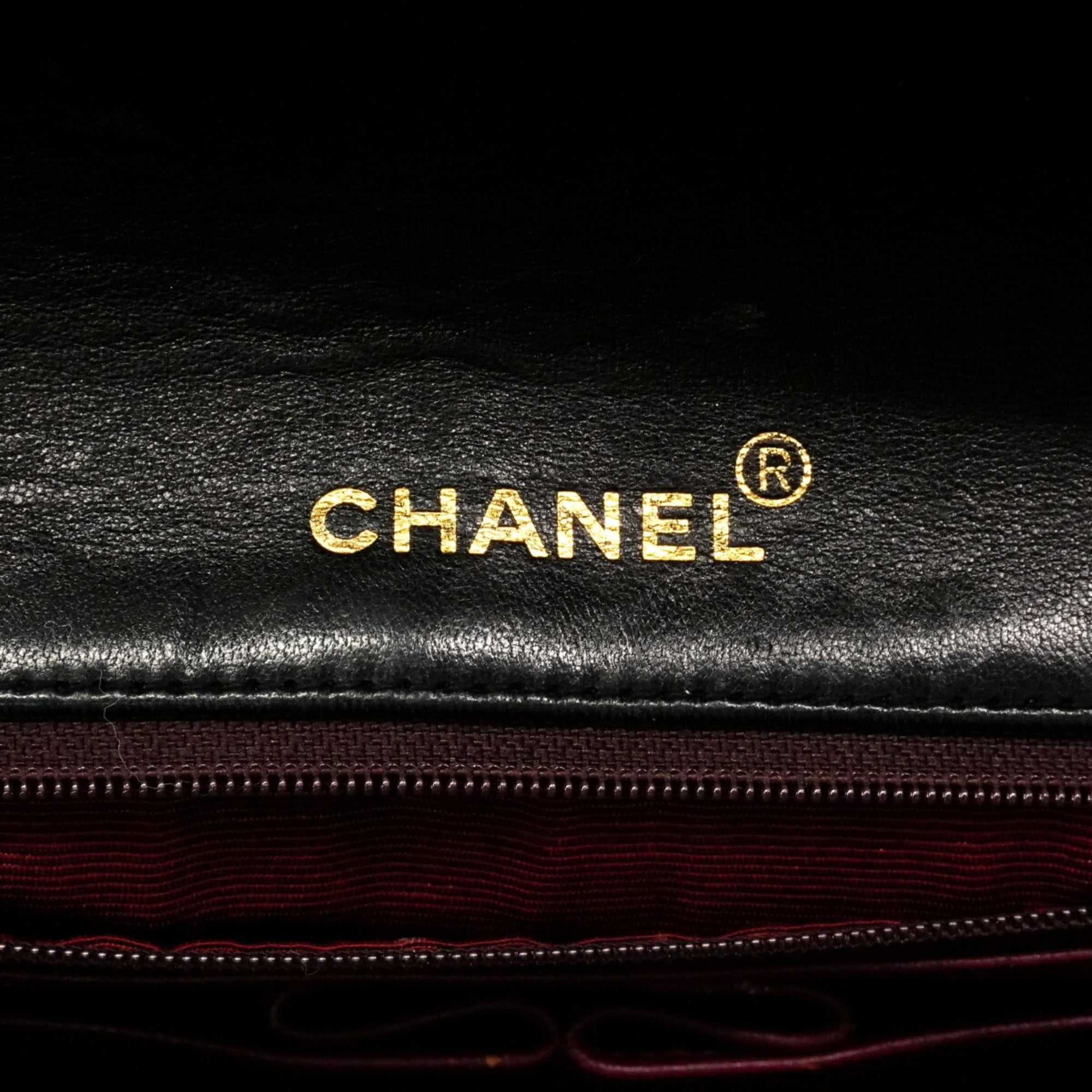 Chanel Black Leather Shoulder Bag (Pre-Owned)