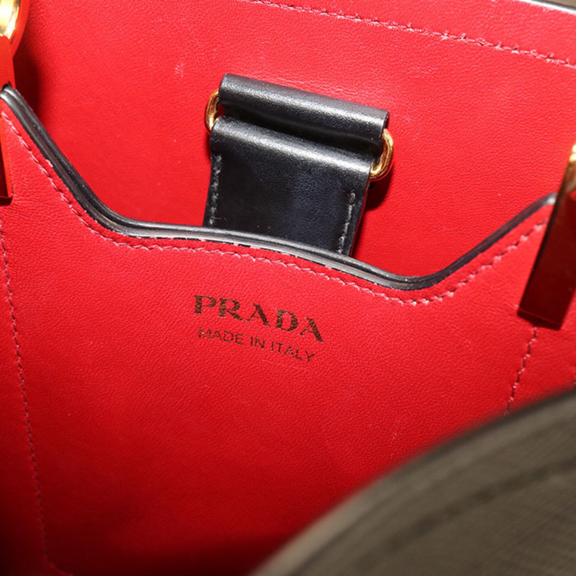 Prada Black Leather Handbag (Pre-Owned)