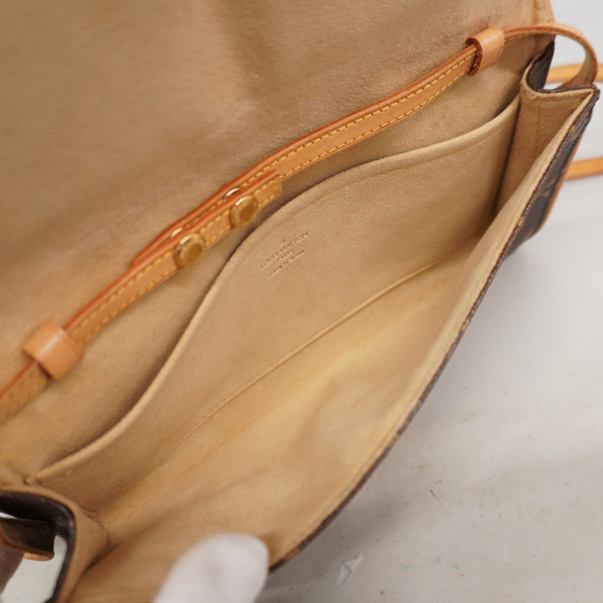 Louis Vuitton Brown Shoulder Bag (Pre-Owned)