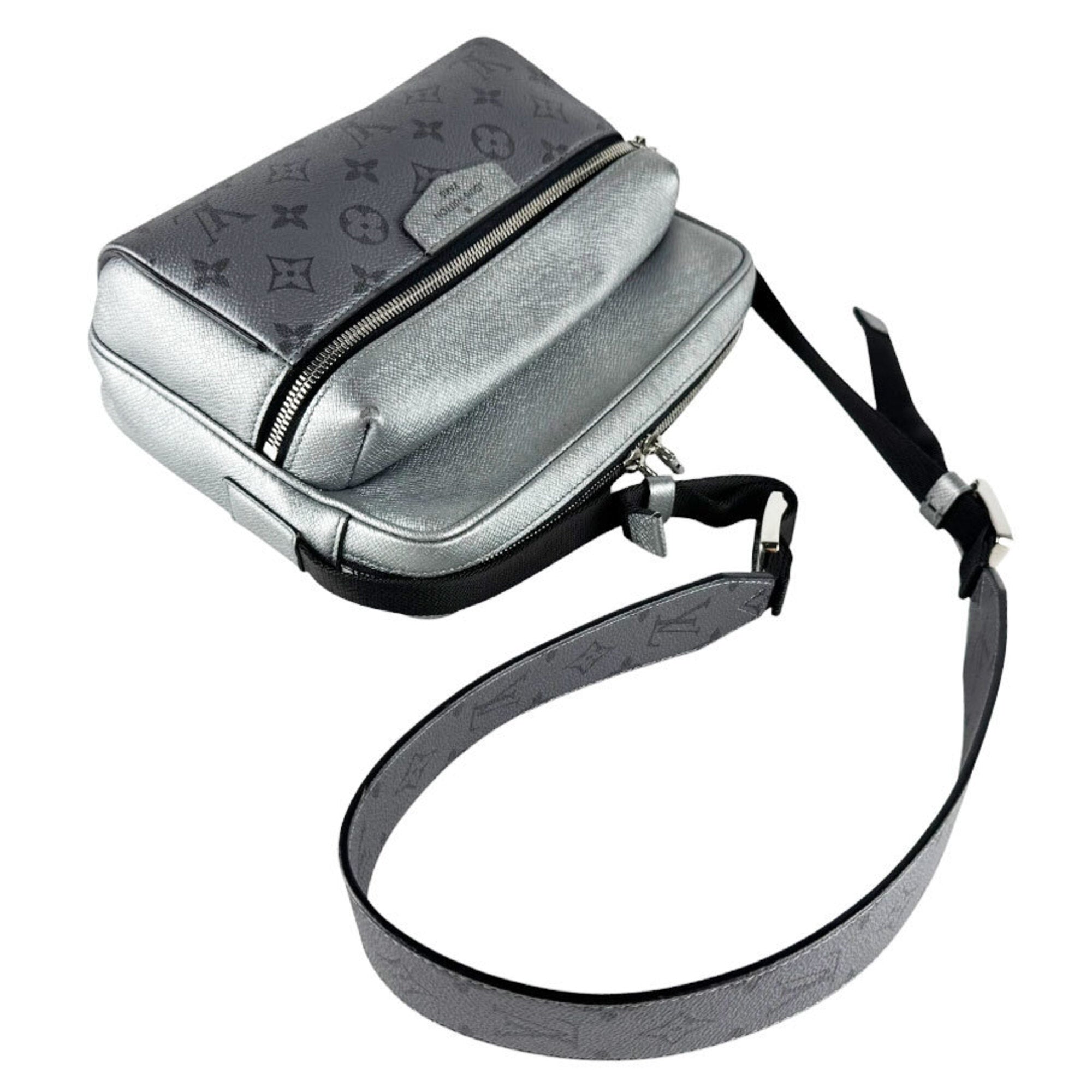 Louis Vuitton Silver Leather Shoulder Bag (Pre-Owned)
