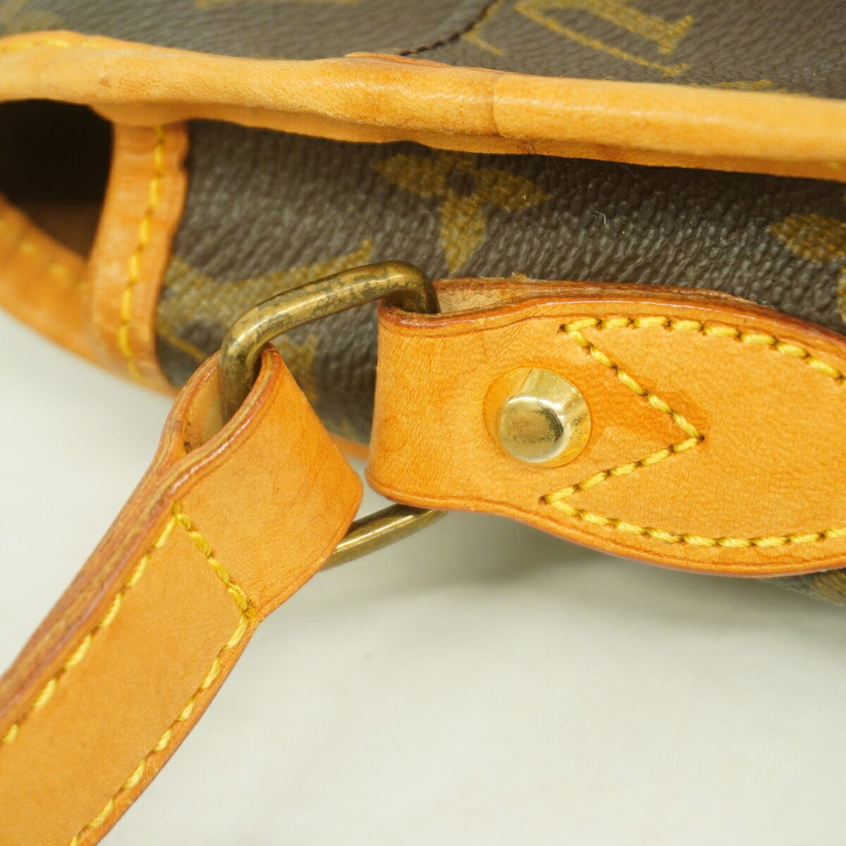 Louis Vuitton Brown Shoulder Bag (Pre-Owned)