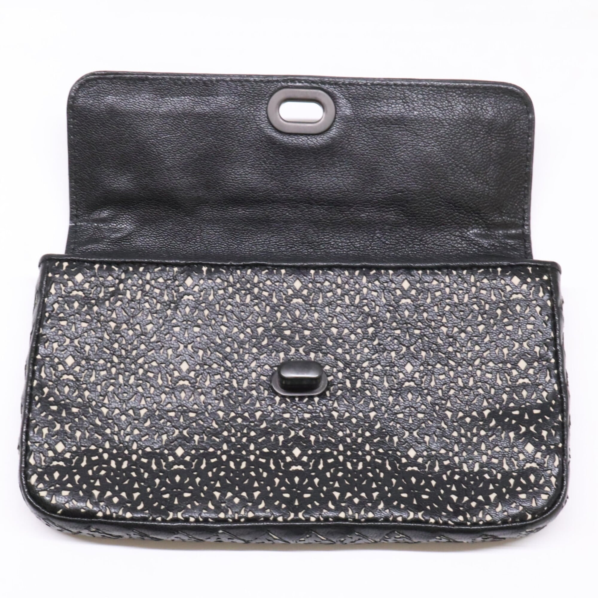 Bottega Veneta Black Leather Clutch Bag (Pre-Owned)