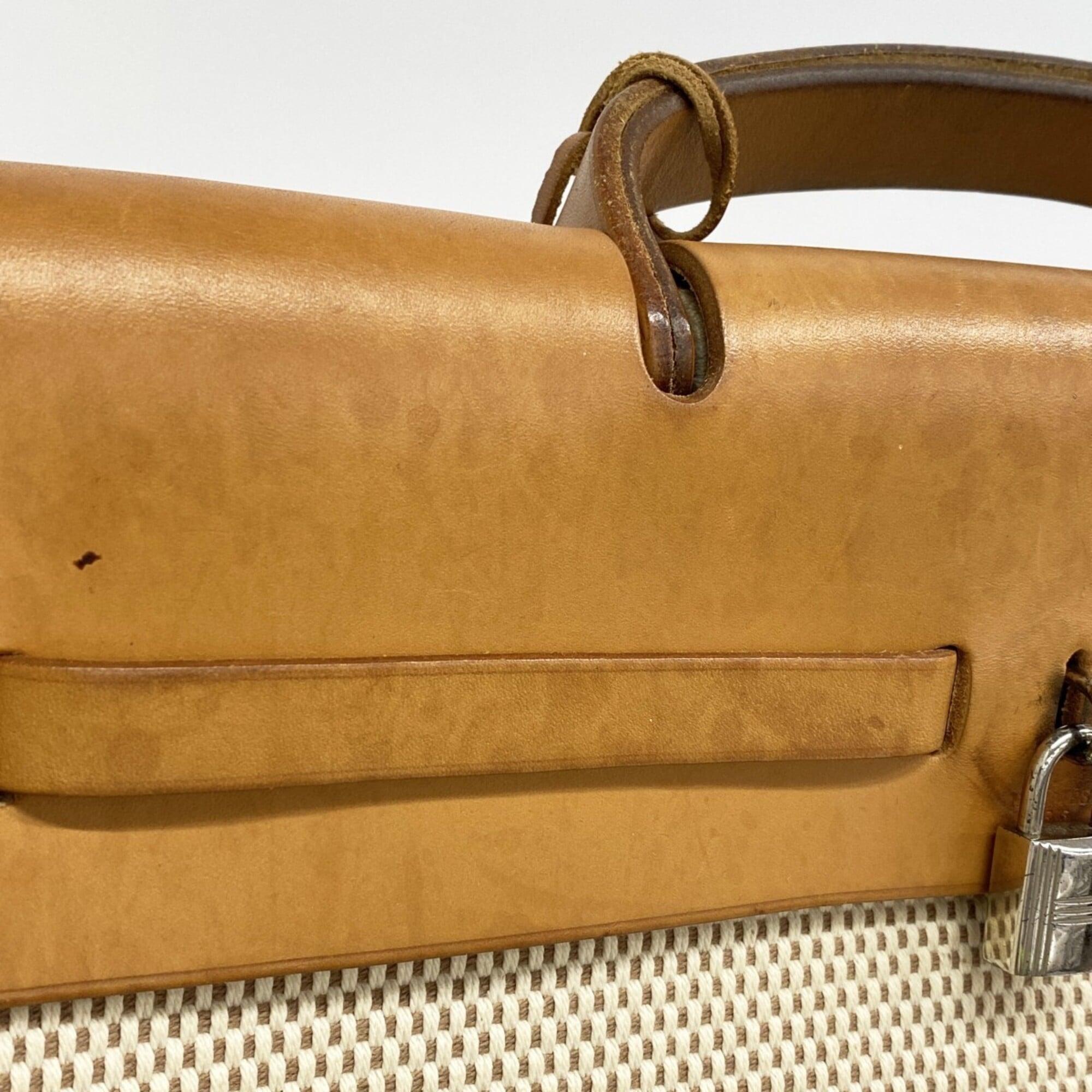 Hermes Natural Handbag (Pre-Owned)