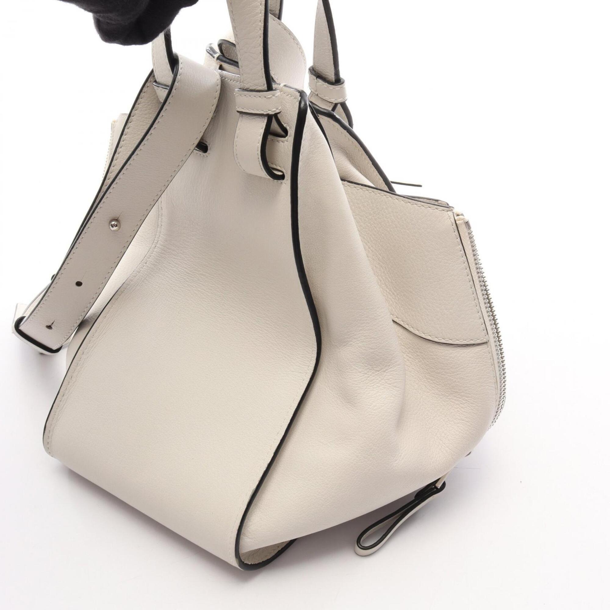 Loewe White Leather Handbag (Pre-Owned)