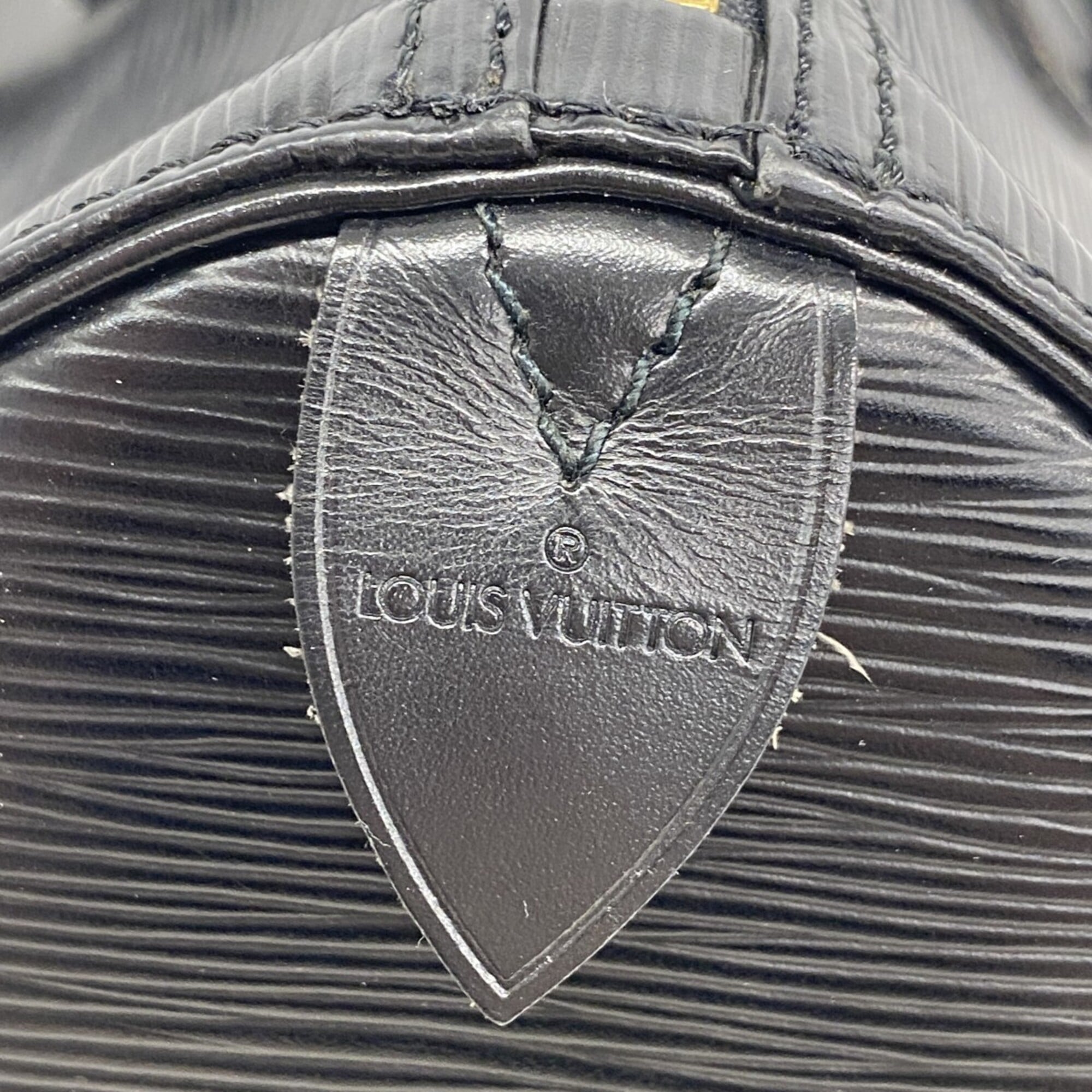 Louis Vuitton Noir Handbag (Pre-Owned)