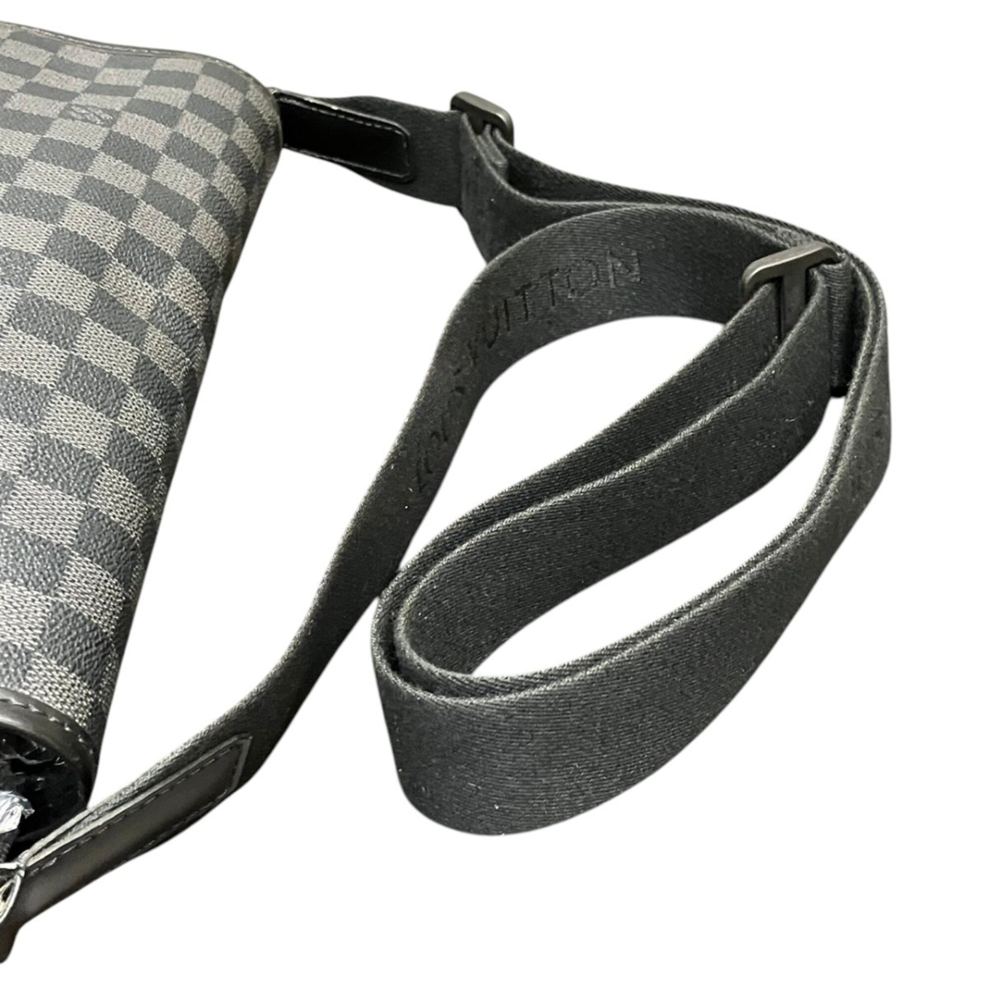 Louis Vuitton Black Shoulder Bag (Pre-Owned)