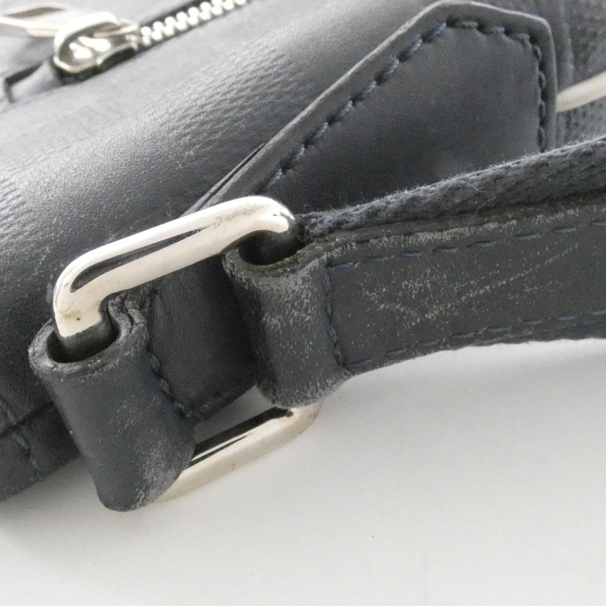 Louis Vuitton Cosmos Leather Shoulder Bag (Pre-Owned)