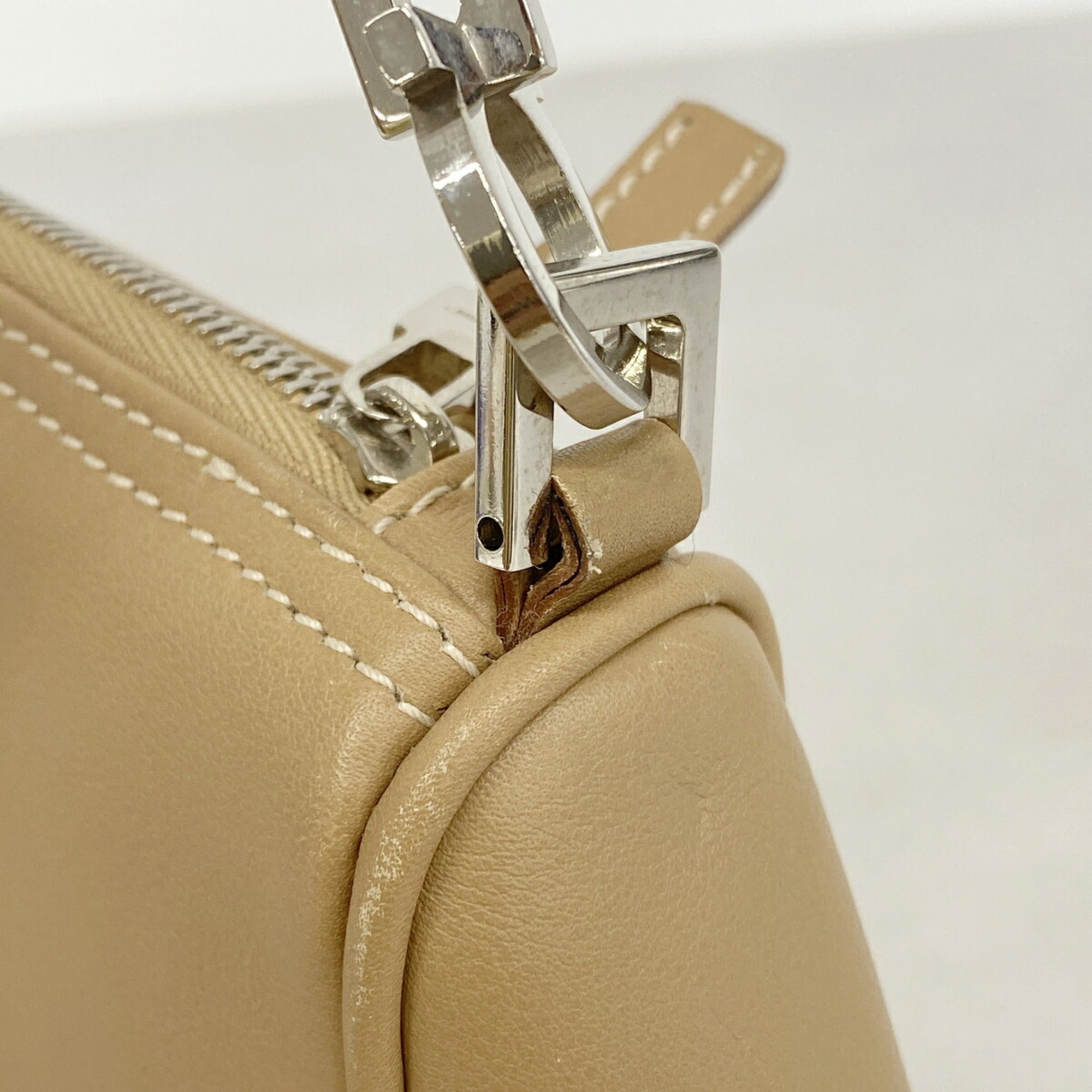 Salvatore Ferragamo Light Brown Leather Handbag (Pre-Owned)