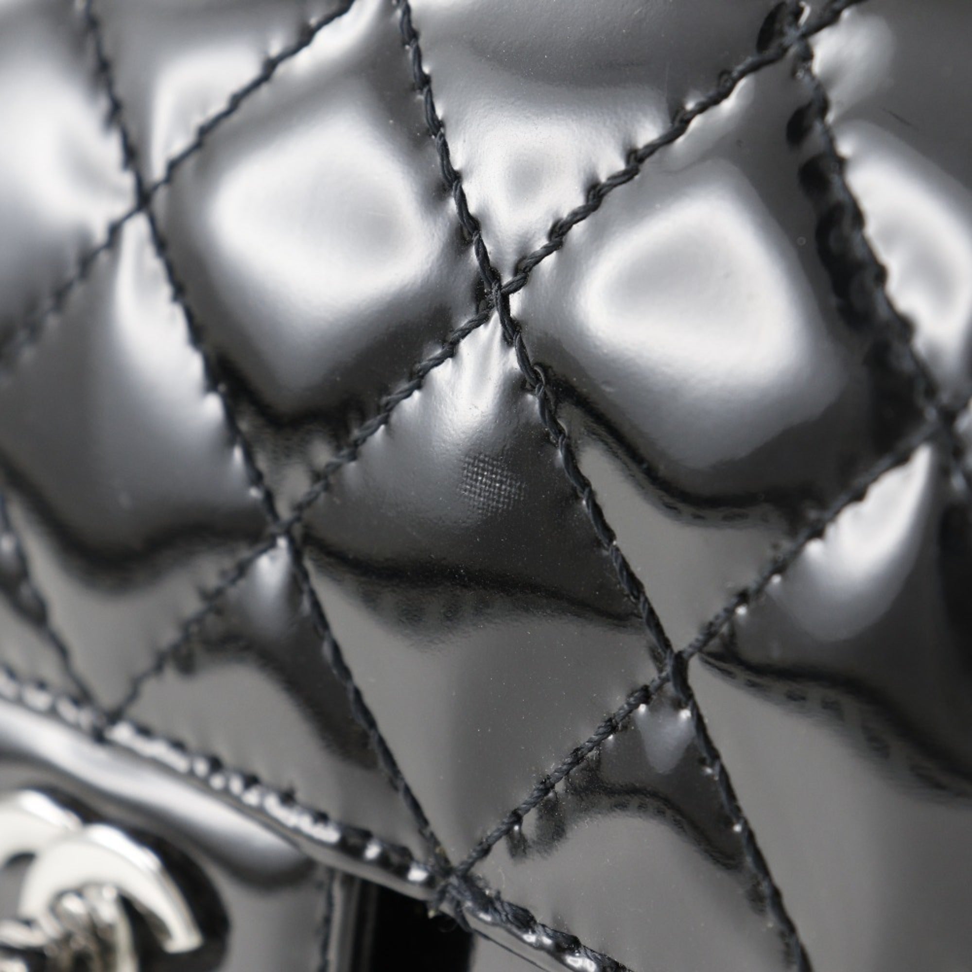 Chanel Black Patent Leather Shoulder Bag (Pre-Owned)