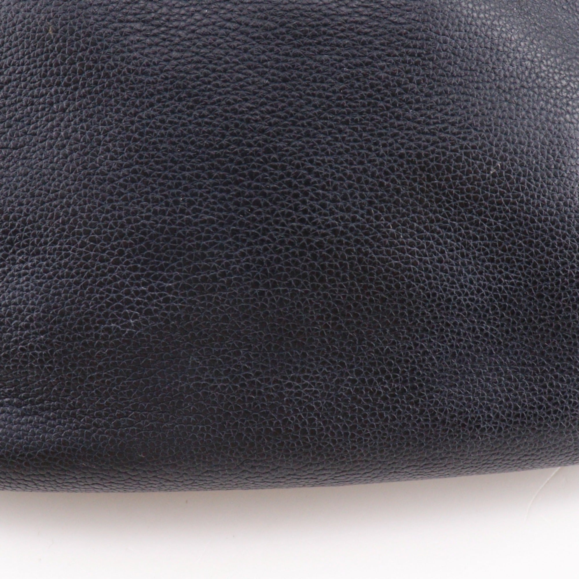 Loewe Black Leather Shoulder Bag (Pre-Owned)