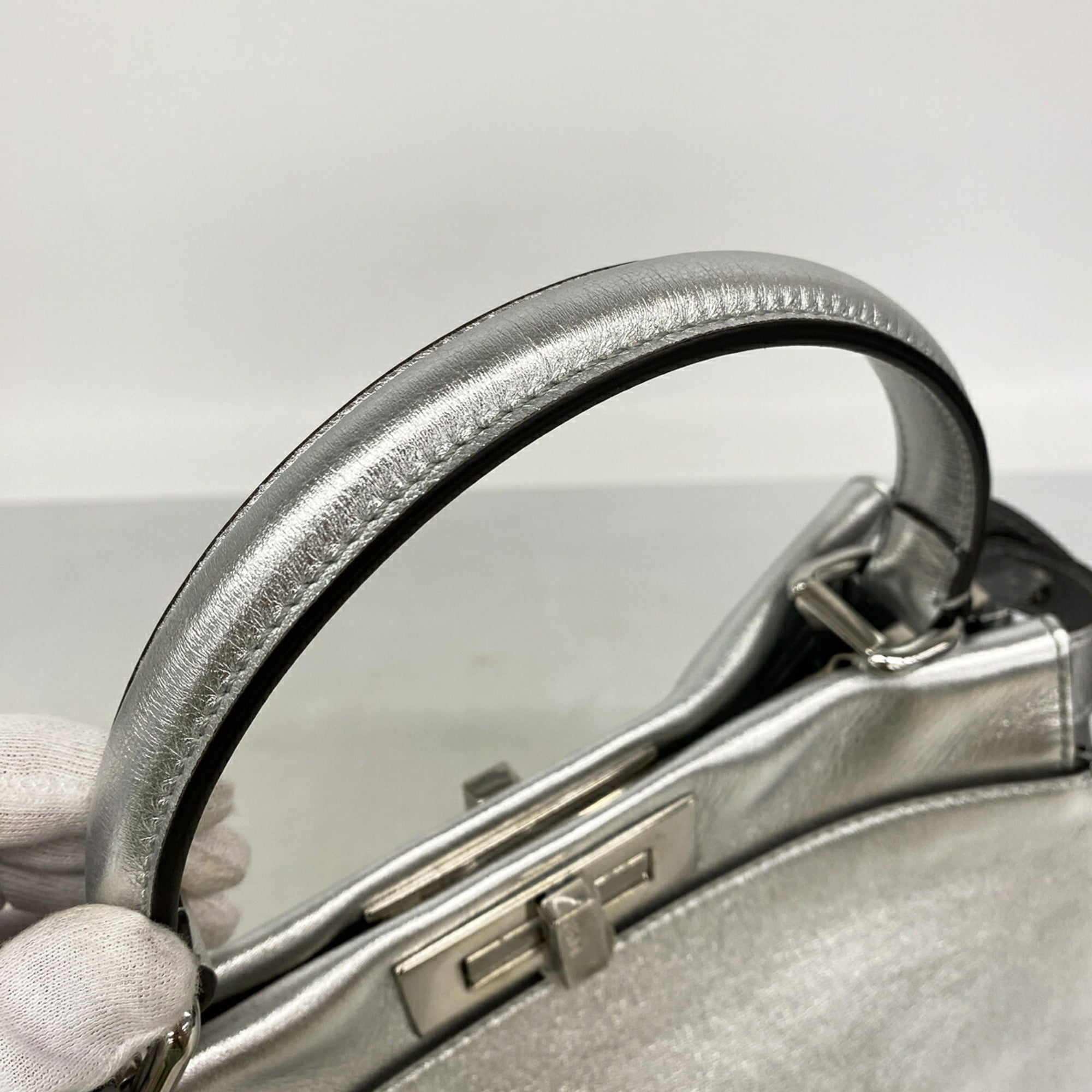 Fendi Silver Leather Handbag (Pre-Owned)