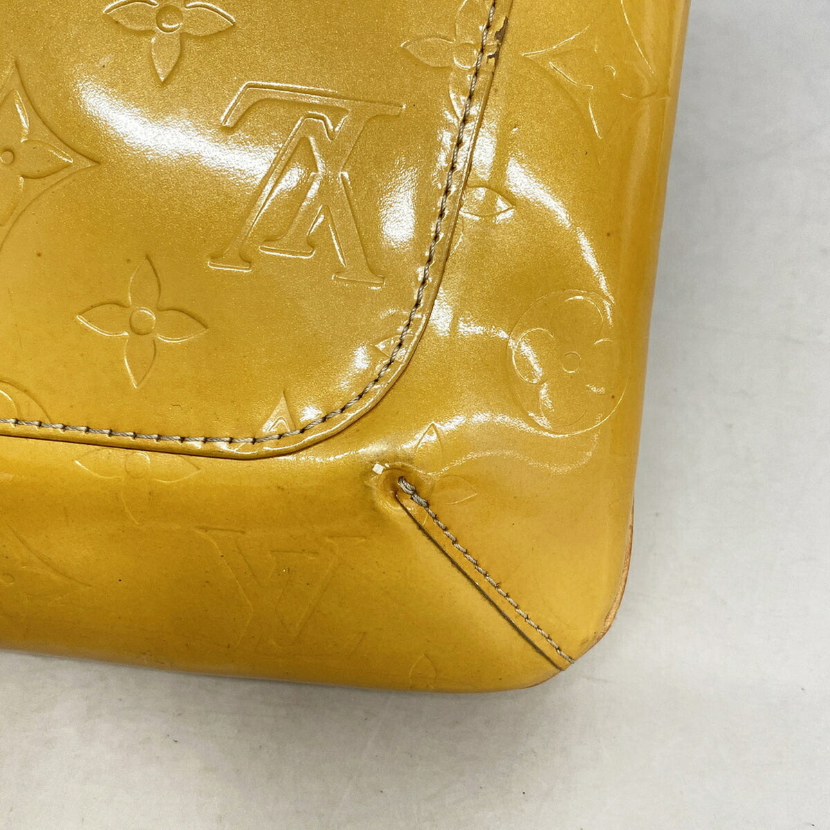 Louis Vuitton Beige Shoulder Bag (Pre-Owned)