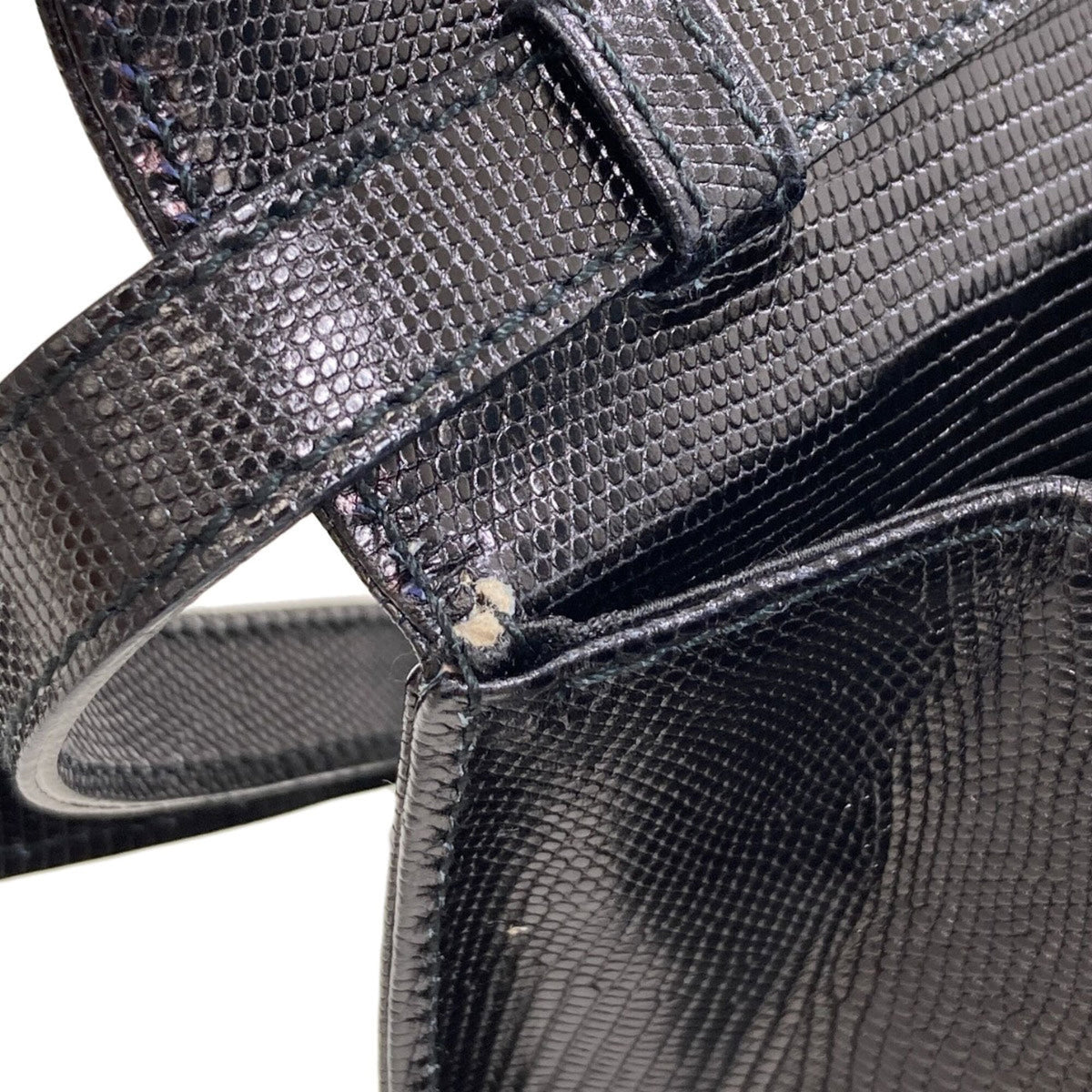Salvatore Ferragamo Black Leather Shoulder Bag (Pre-Owned)