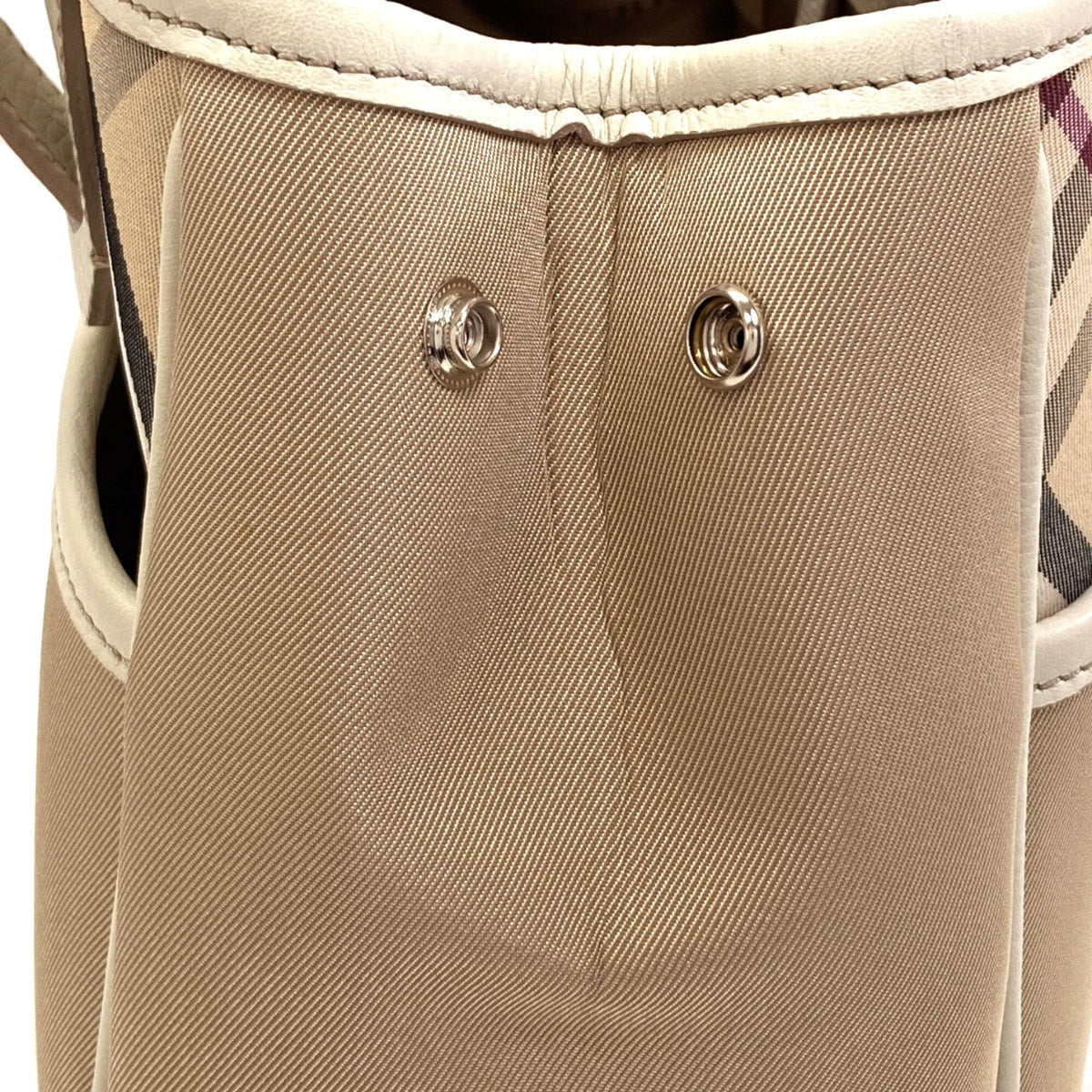 Burberry Beige White Canvas Leather Handbag (Pre-Owned)