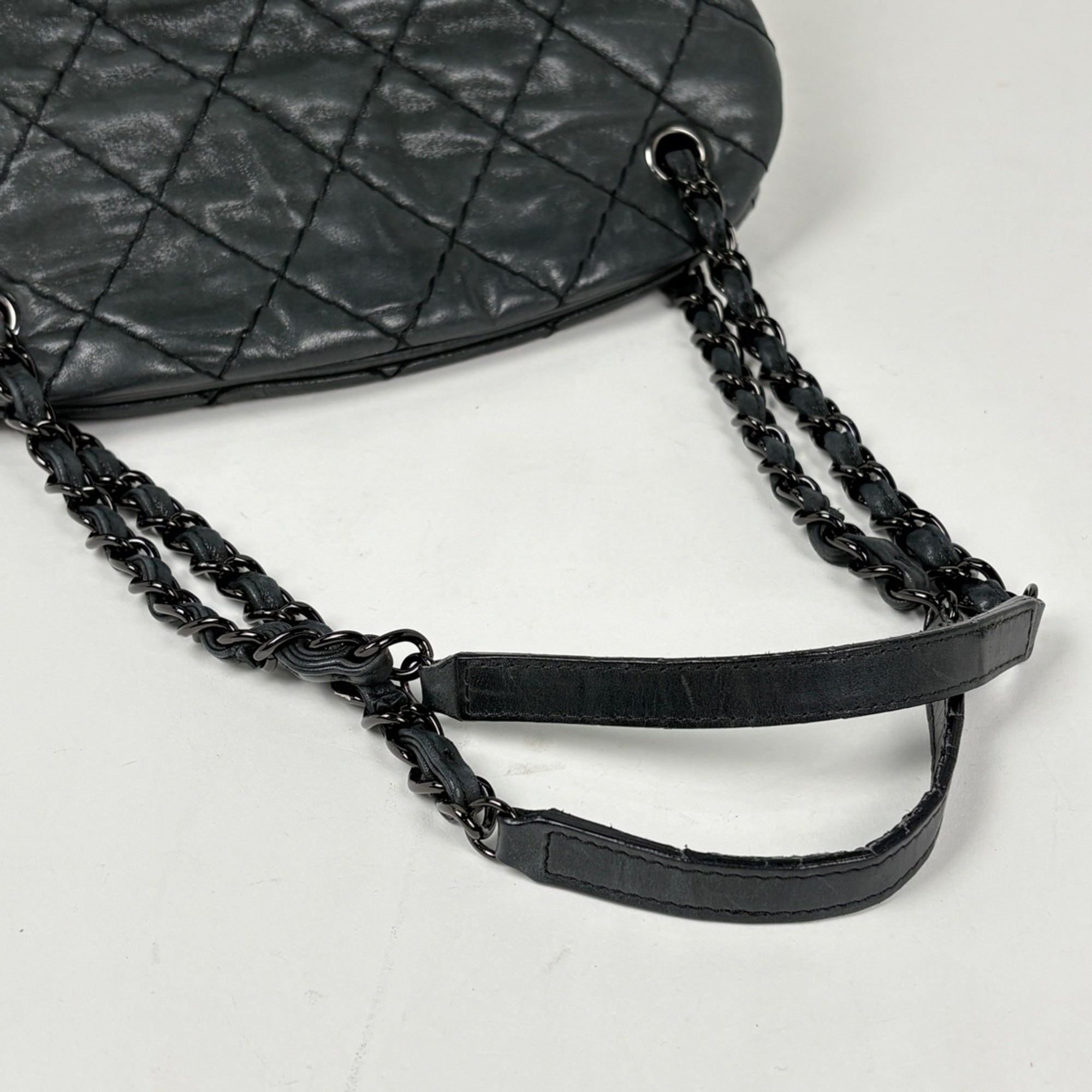 Chanel Mademoiselle Black Leather Shoulder Bag (Pre-Owned)