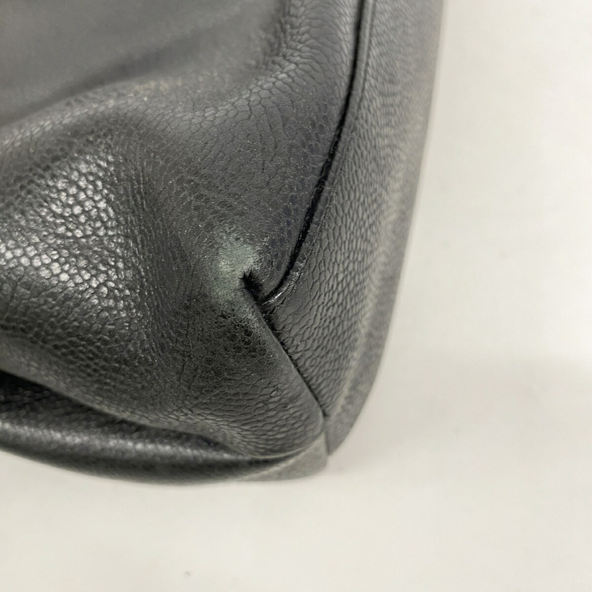 Chanel Black Grained Calfskin Shoulder Bag (Pre-Owned)