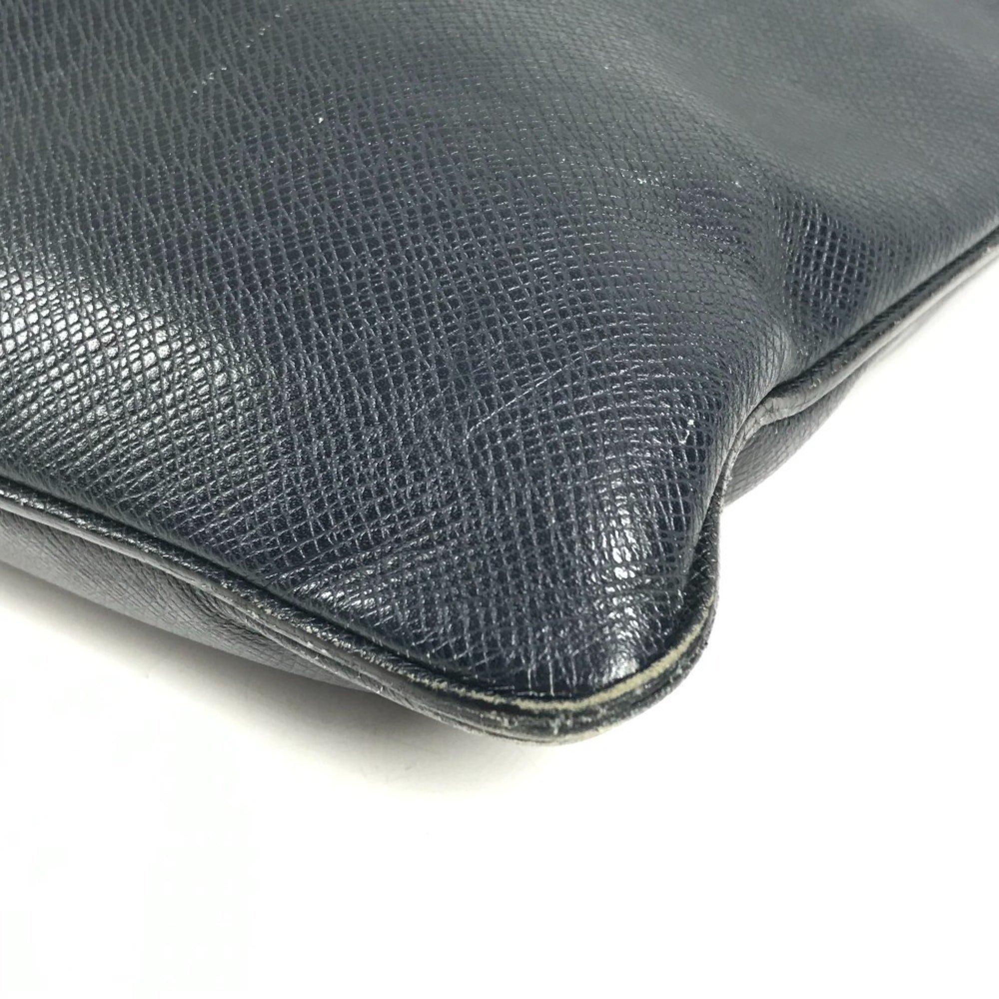 Louis Vuitton Boreal Navy Taiga Leather Leather Pochette Shoulder Bag (Pre-Owned)