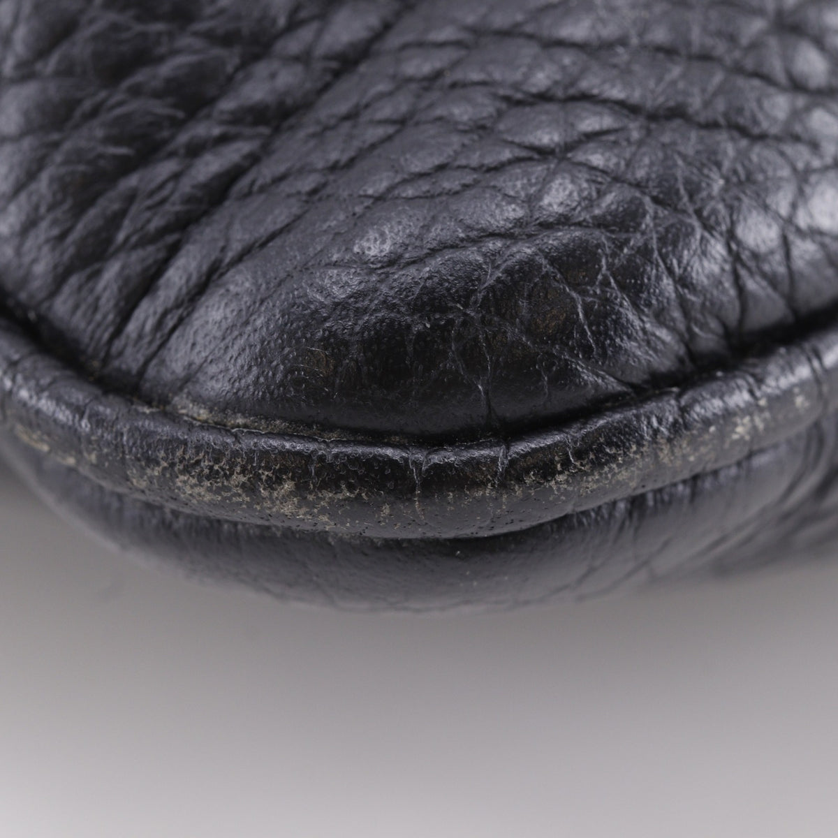 Loewe Black Leather Shoulder Bag (Pre-Owned)