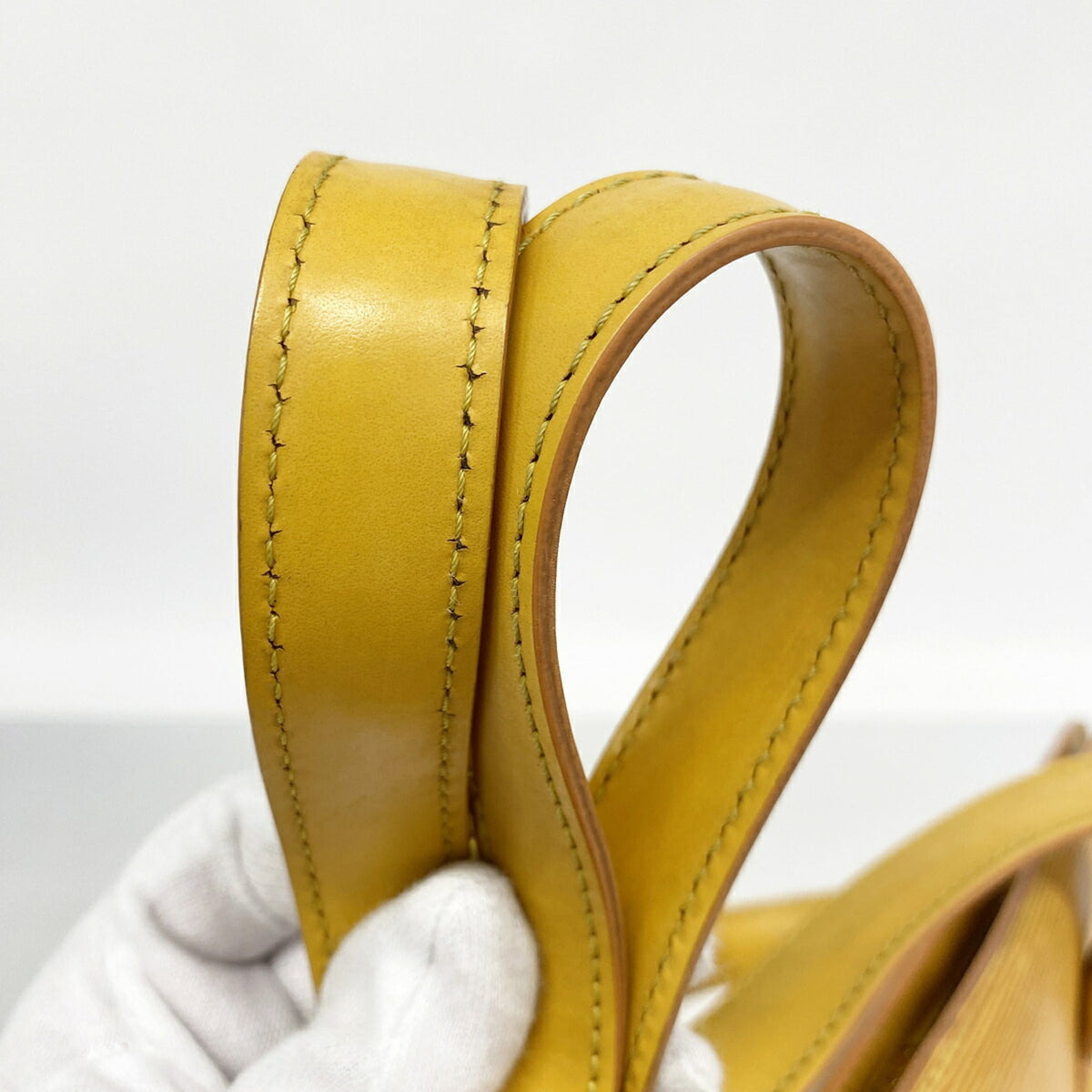 Louis Vuitton Jaune Shoulder Bag (Pre-Owned)