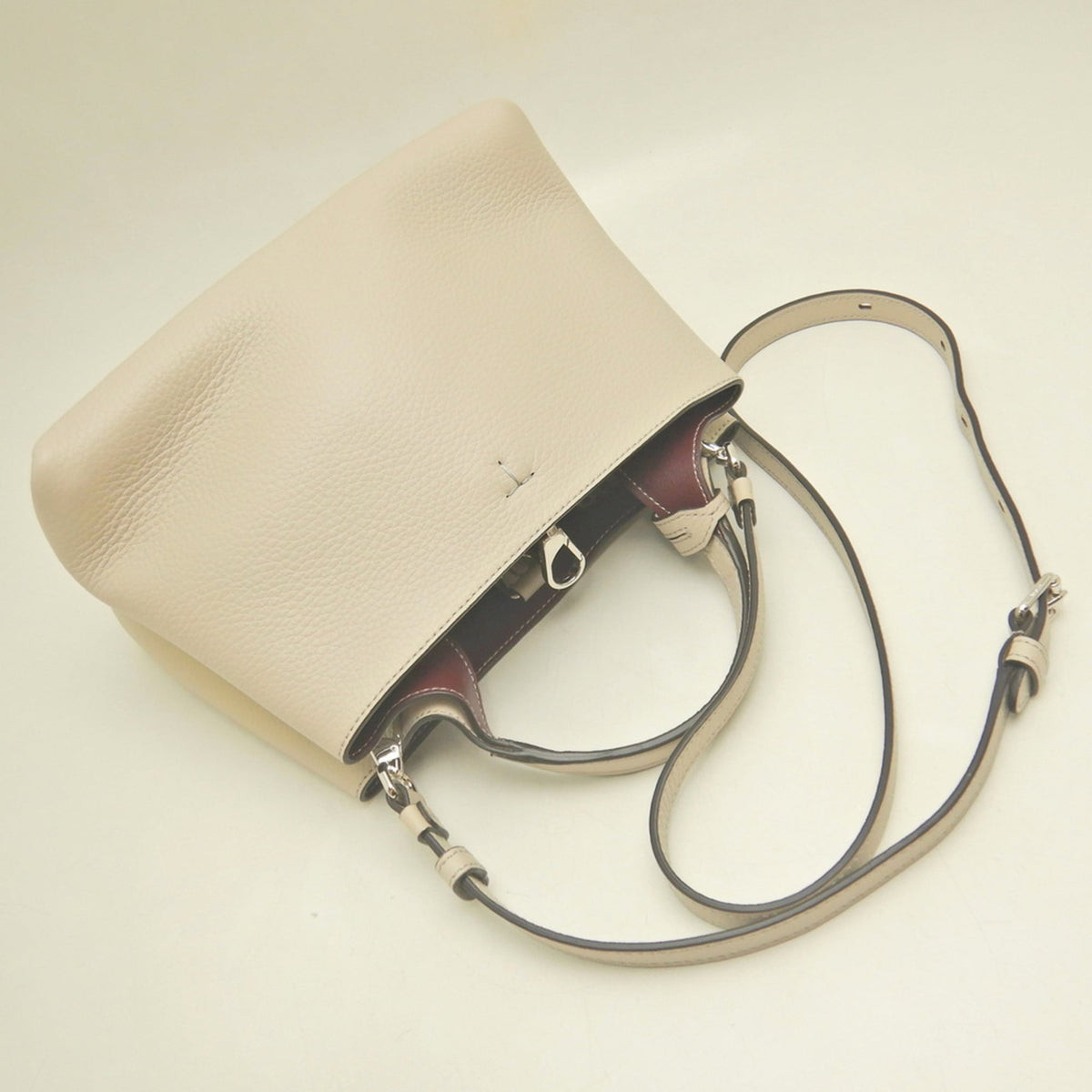 Tod's Brown Leather Handbag (Pre-Owned)
