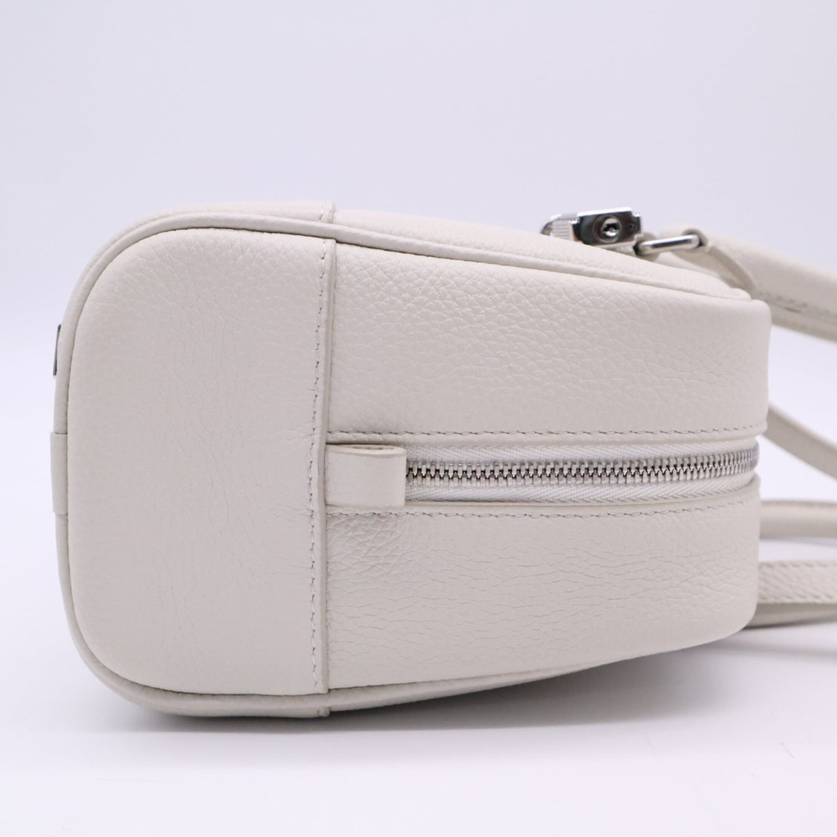 Loewe Amazona White Leather Handbag Shoulder Bag (Pre-Owned)