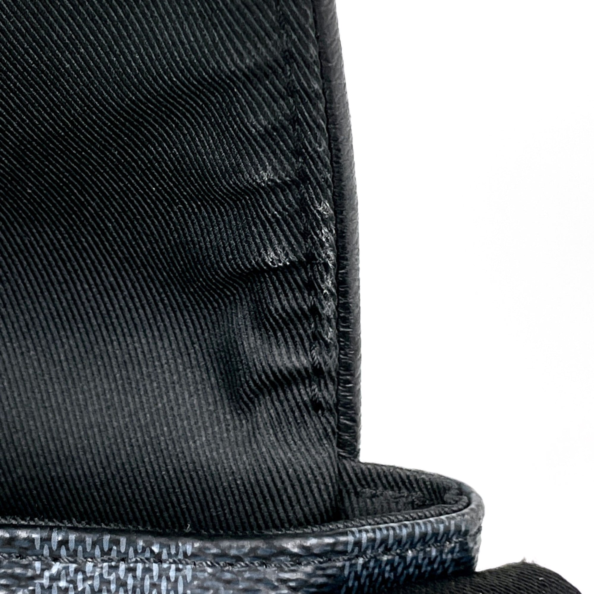 Louis Vuitton Black Navy Noir Taiga Leather Shoulder Bag (Pre-Owned)