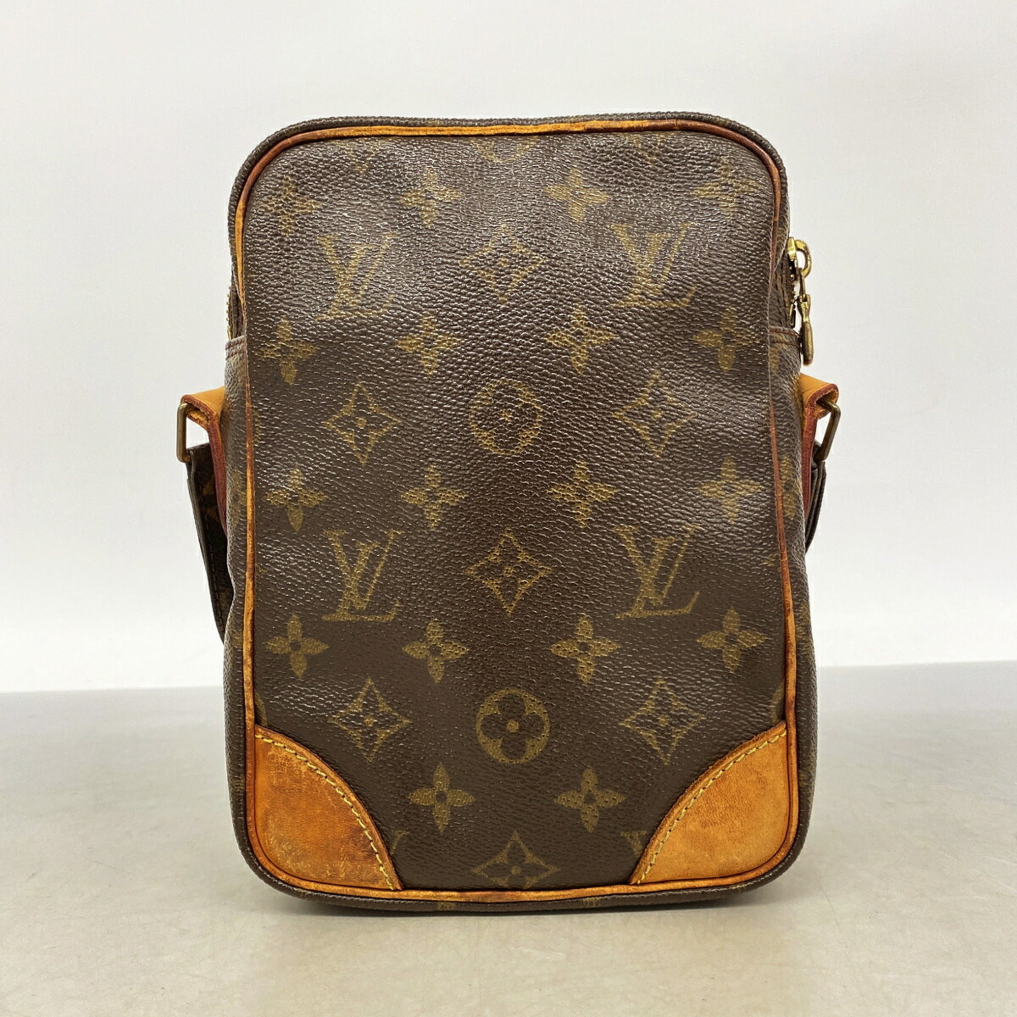 Louis Vuitton Brown Shoulder Bag (Pre-Owned)
