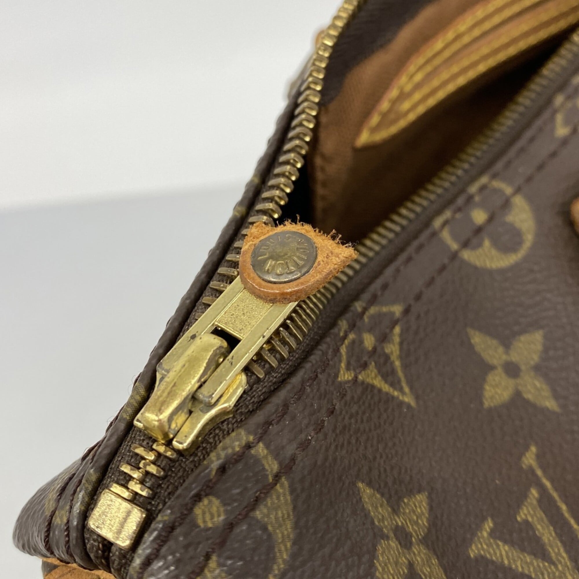 Louis Vuitton Brown Handbag (Pre-Owned)