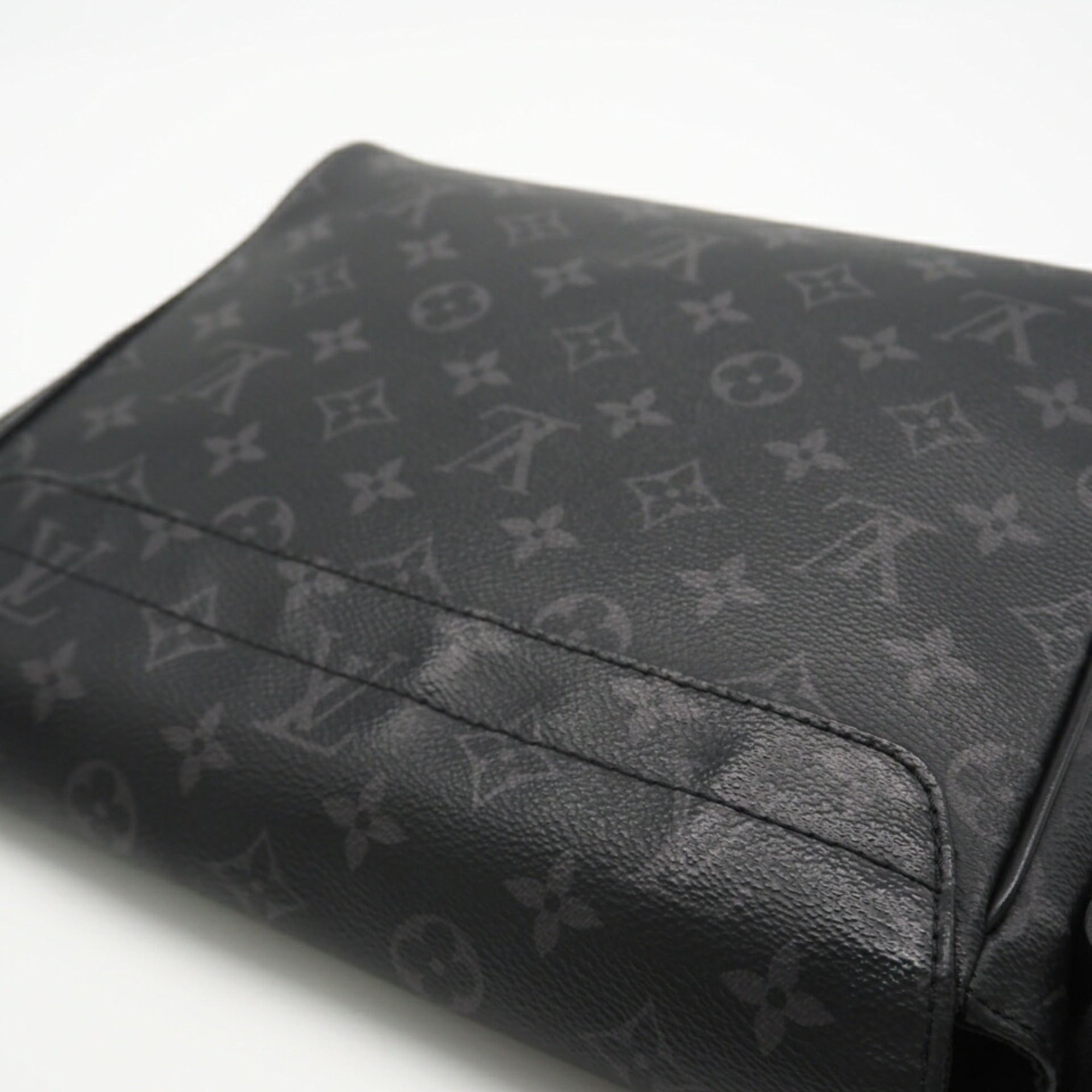 Louis Vuitton Gray Coated Canvas Shoulder Bag (Pre-Owned)