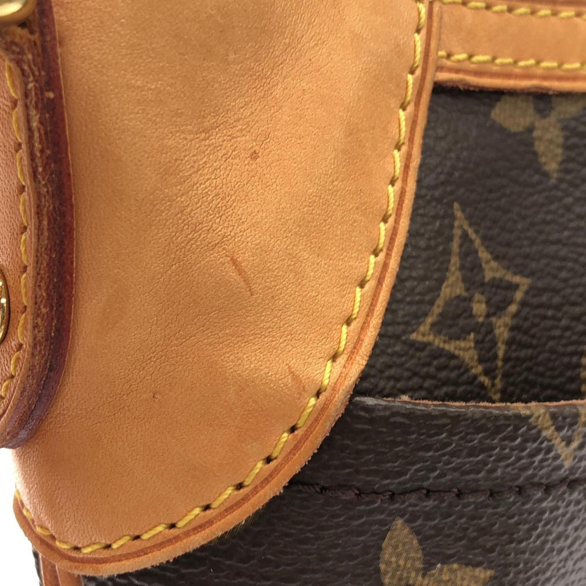 Louis Vuitton Marron Coated Canvas Shoulder Bag (Pre-Owned)