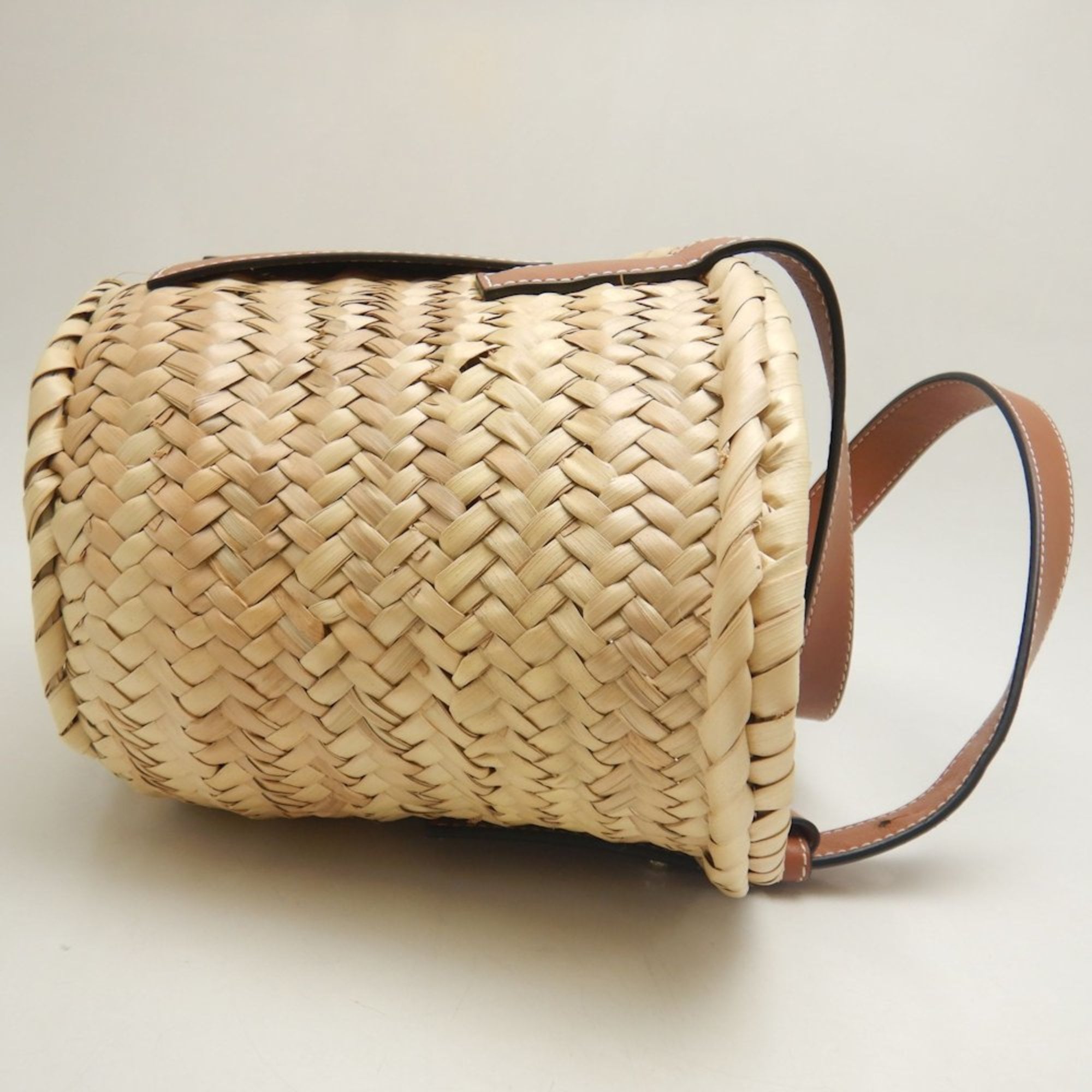 Loewe Camel Straw Leather Basket Handbag (Pre-Owned)