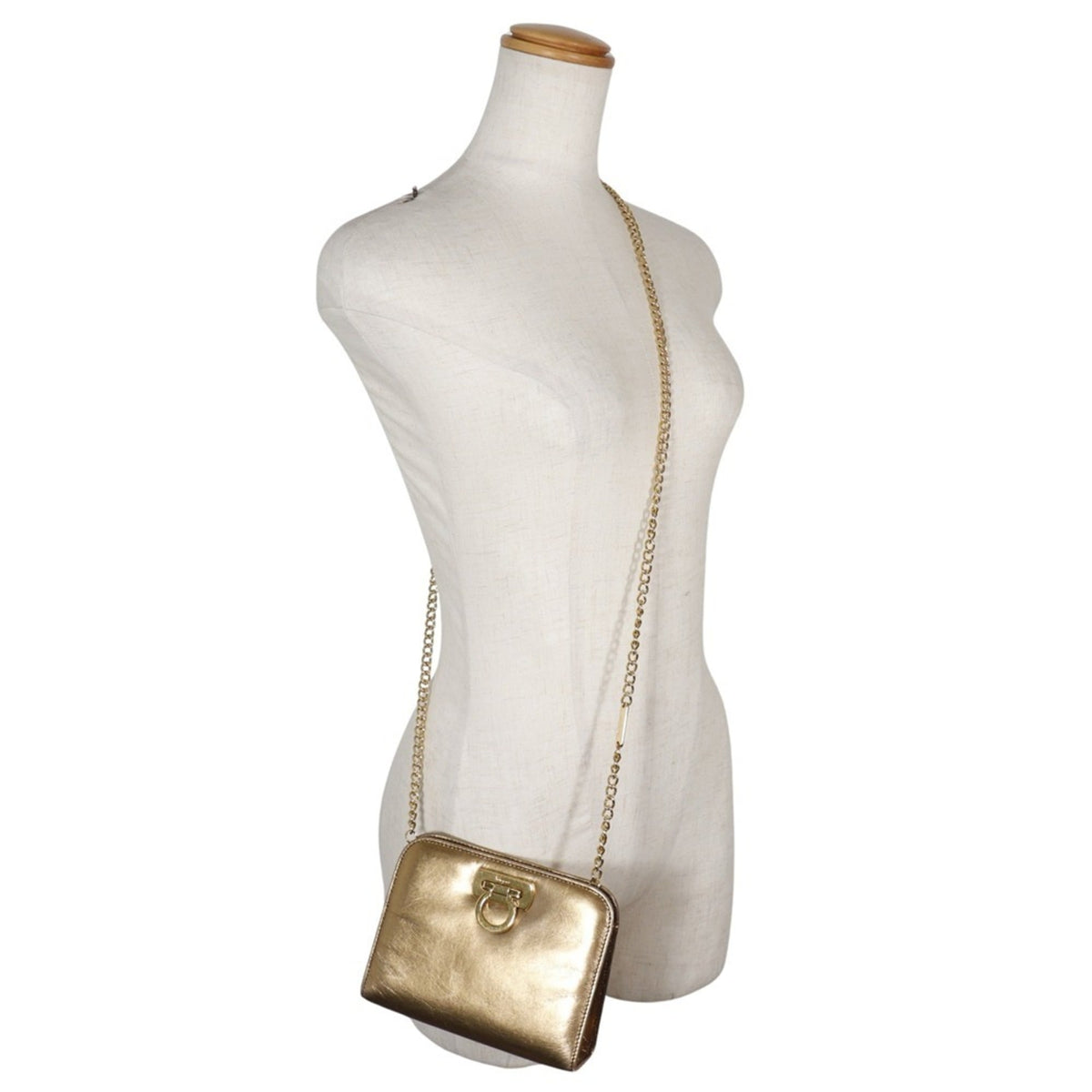 Salvatore Ferragamo Gold Leather Shoulder Bag (Pre-Owned)