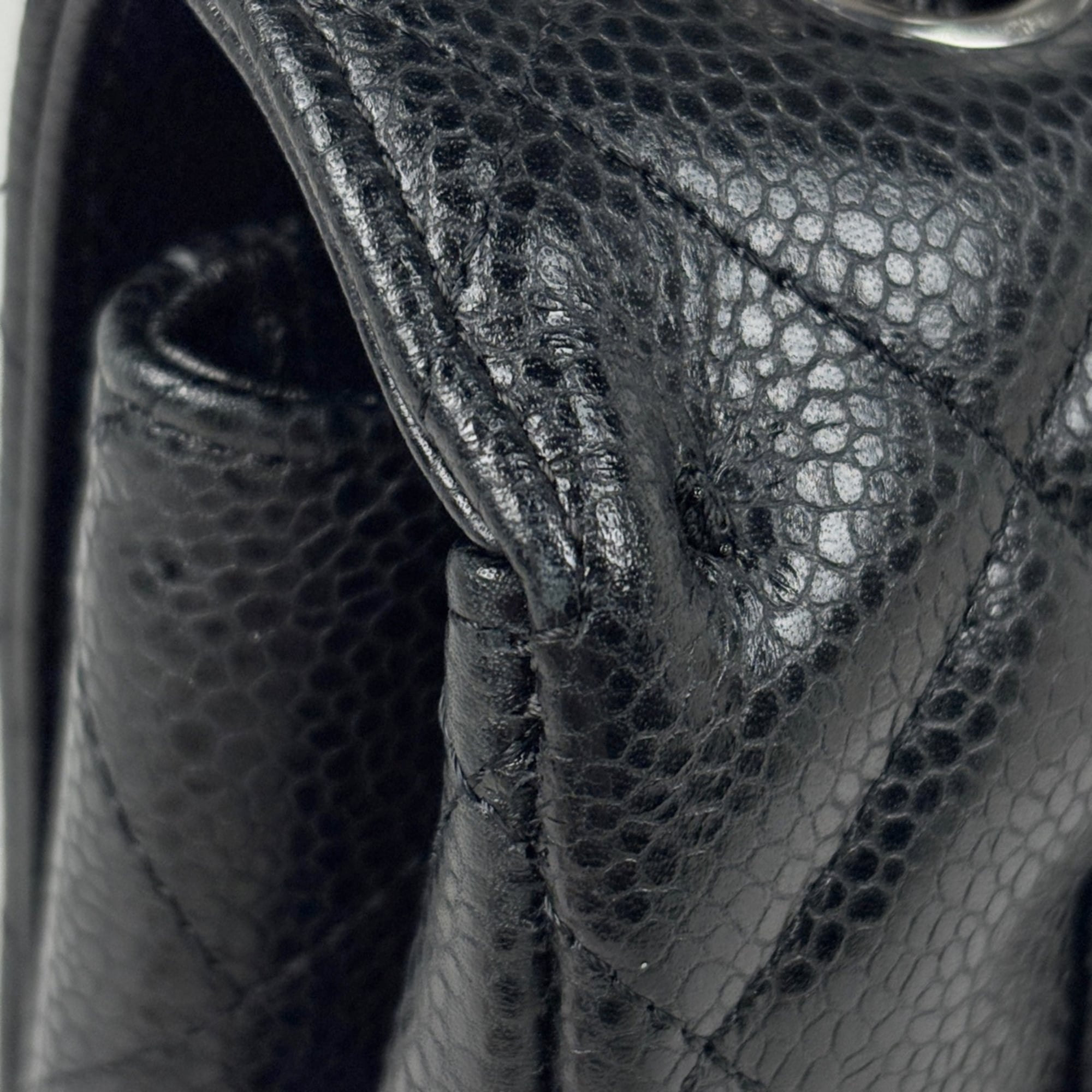 Chanel Matelasse Black Grained Calfskin Shoulder Bag (Pre-Owned)