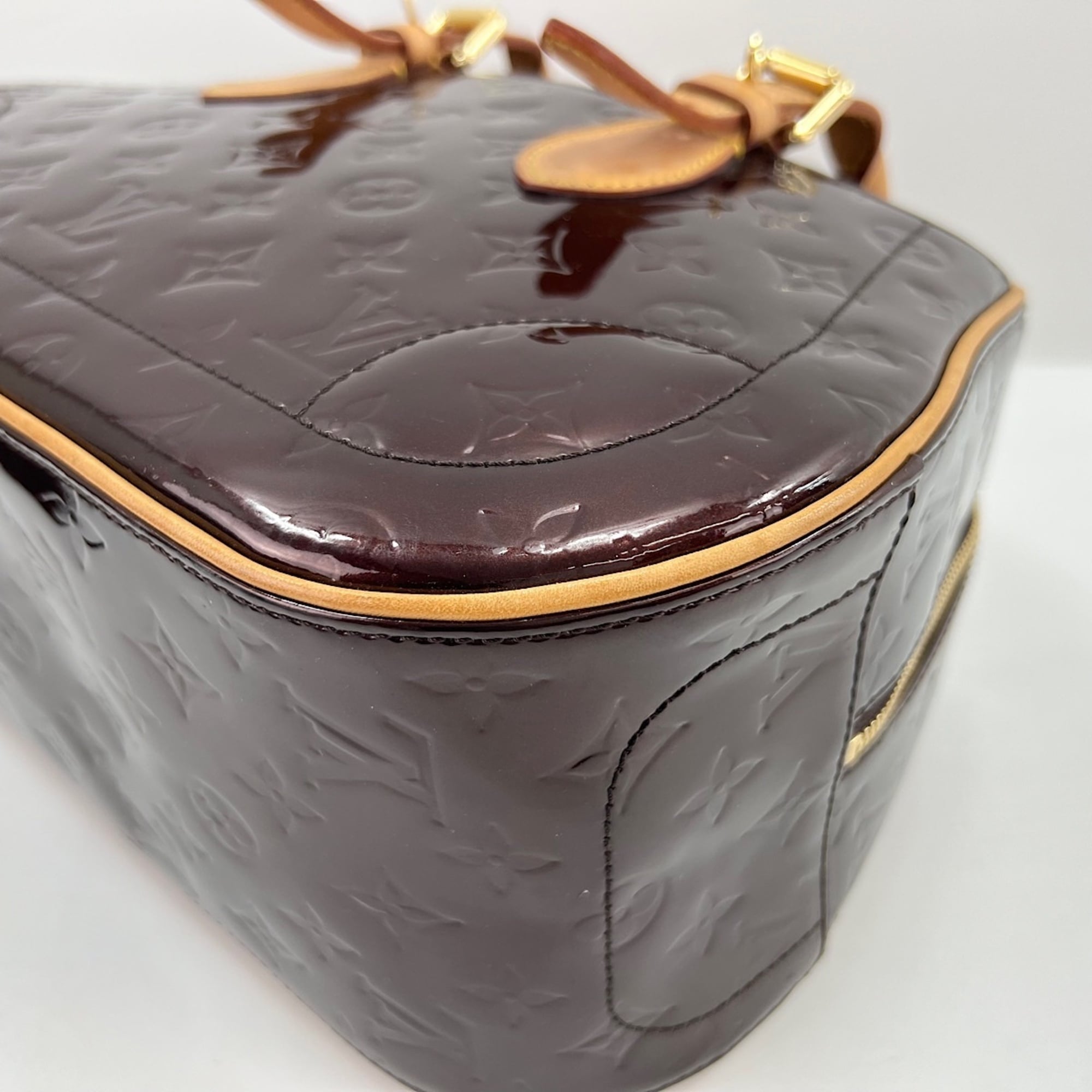 Louis Vuitton Wine Handbag (Pre-Owned)