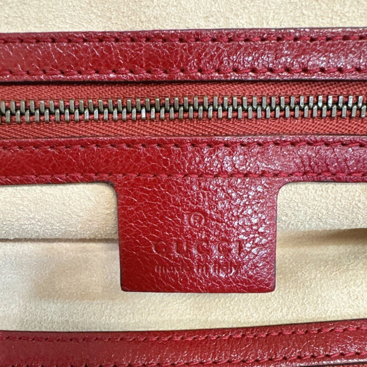 Gucci Red Color Leather Handbag (Pre-Owned)