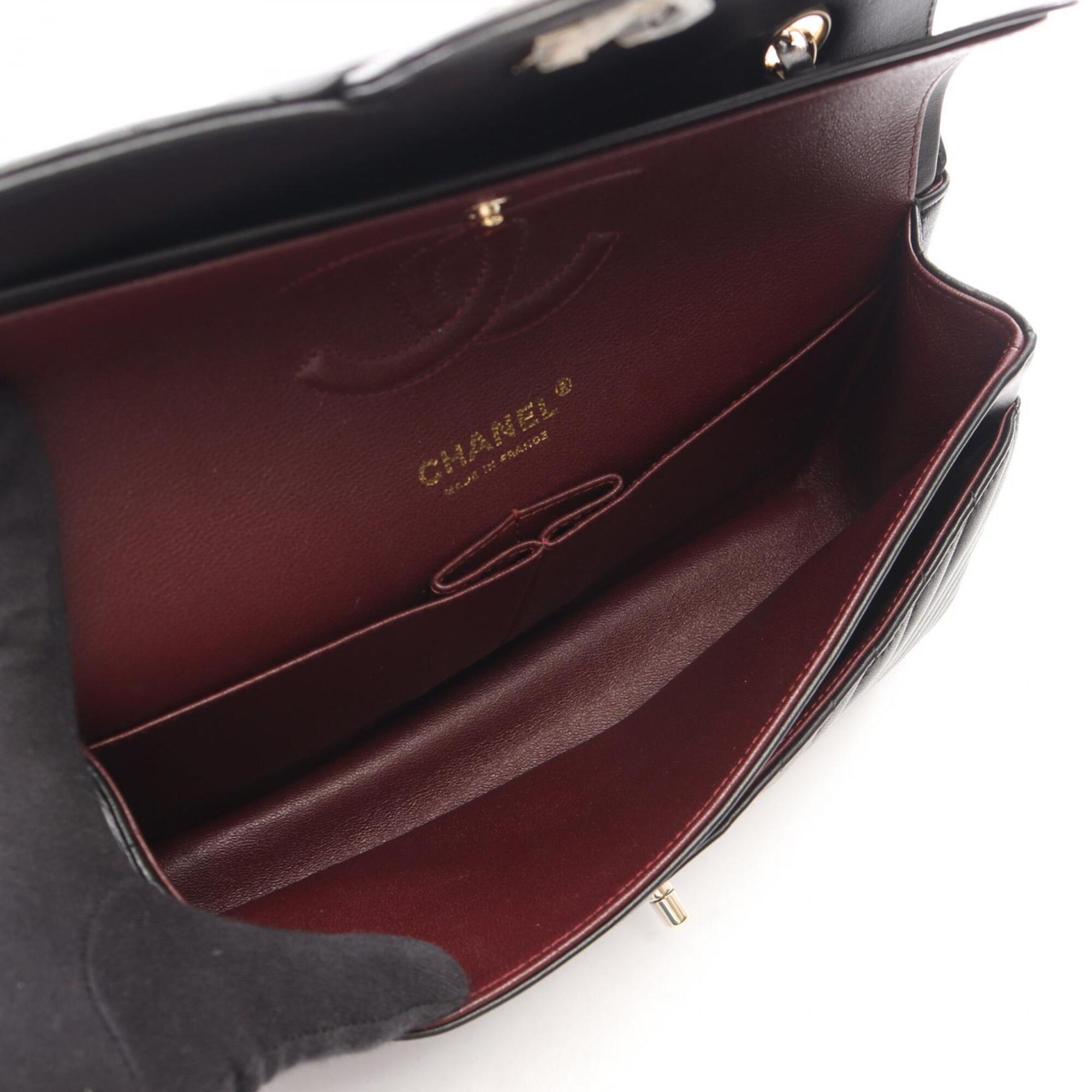 Chanel Black Leather Handbag Shoulder Bag (Pre-Owned)