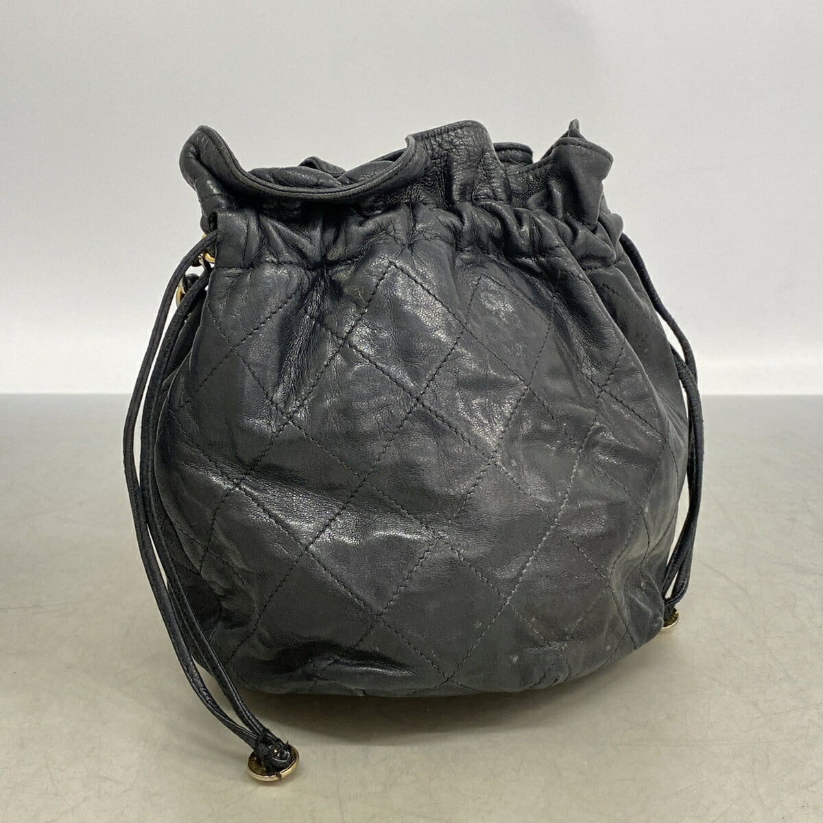 Chanel Black Leather Shoulder Bag (Pre-Owned)