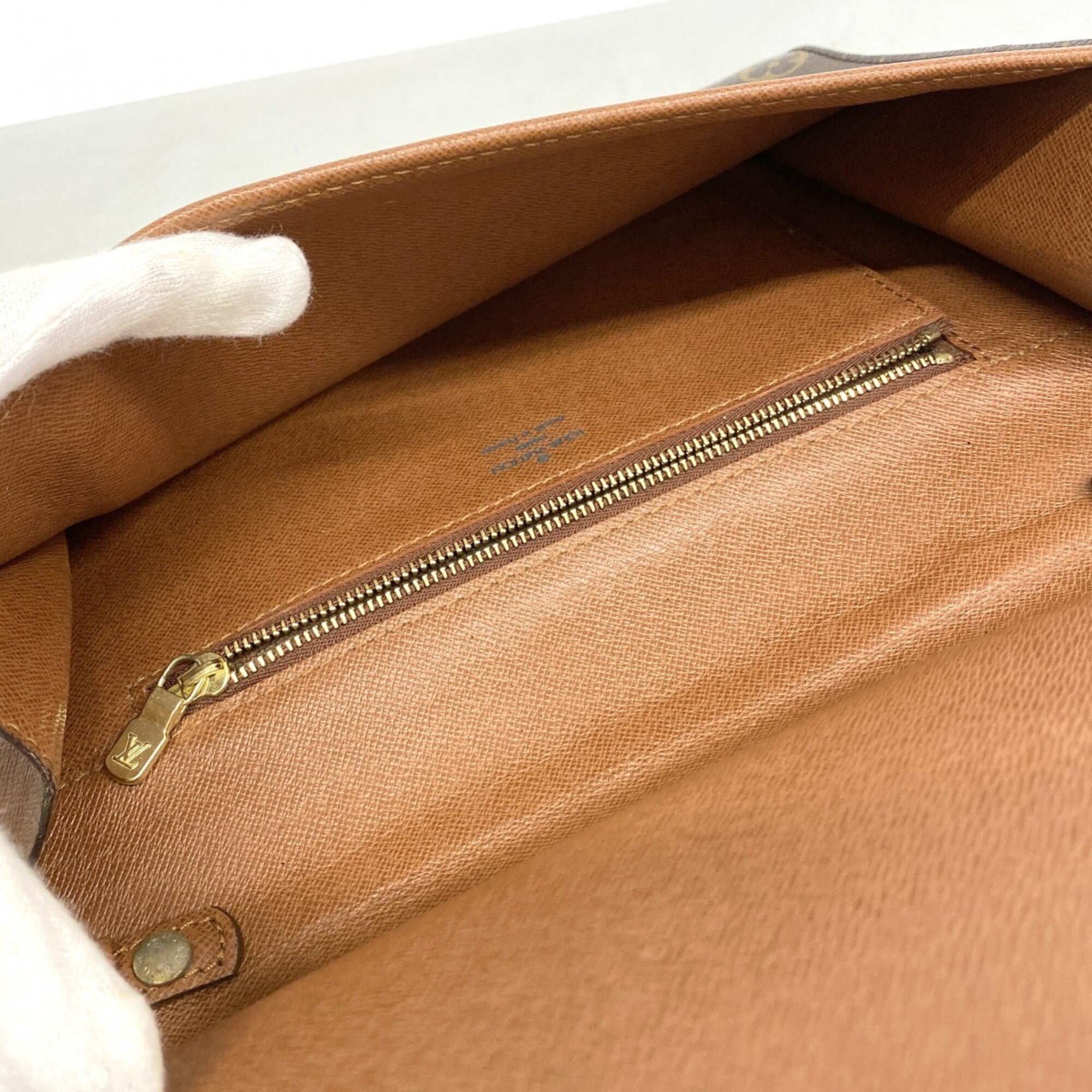 Louis Vuitton Brown Shoulder Bag (Pre-Owned)