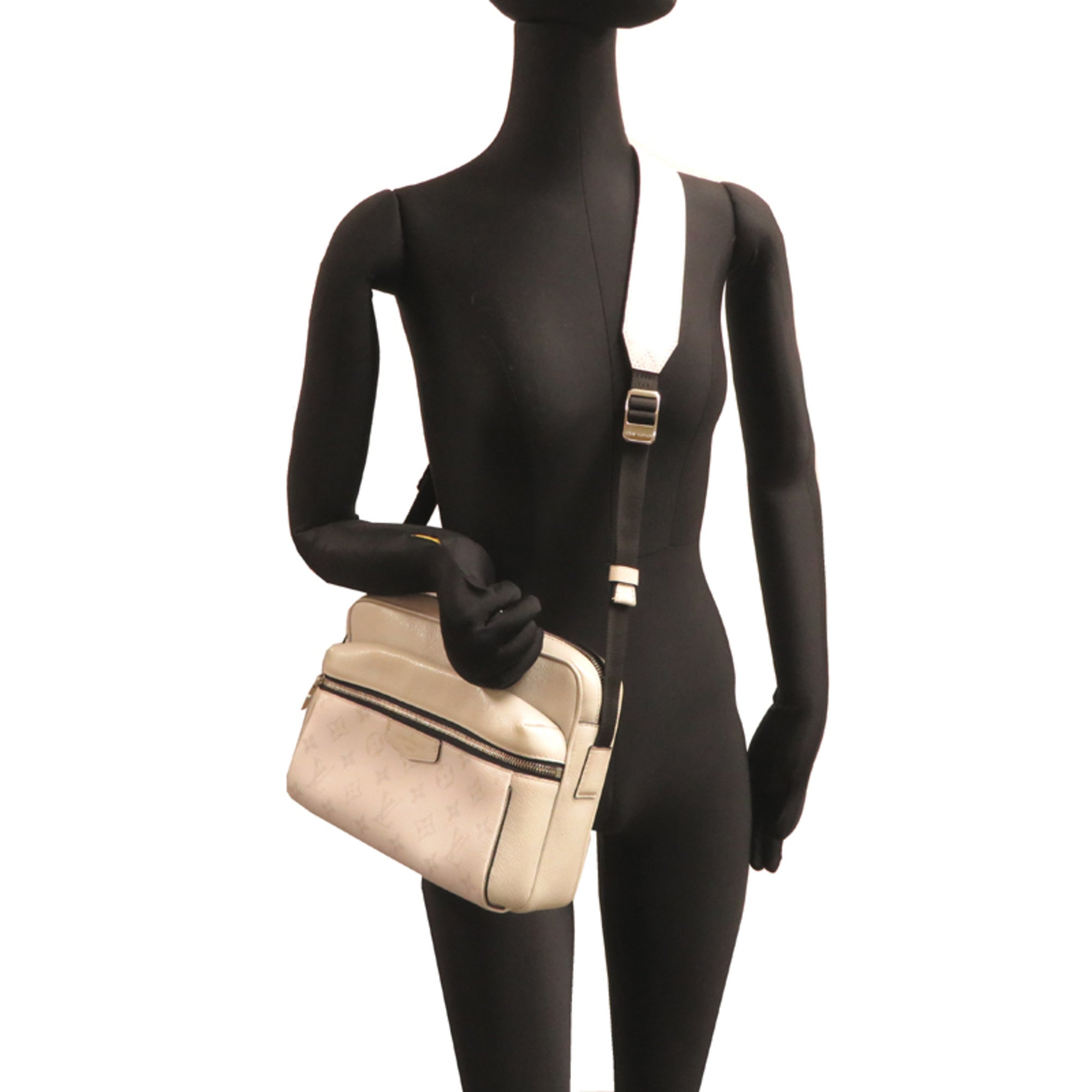 Louis Vuitton White Taigarama Messenger Bag (Pre-Owned)