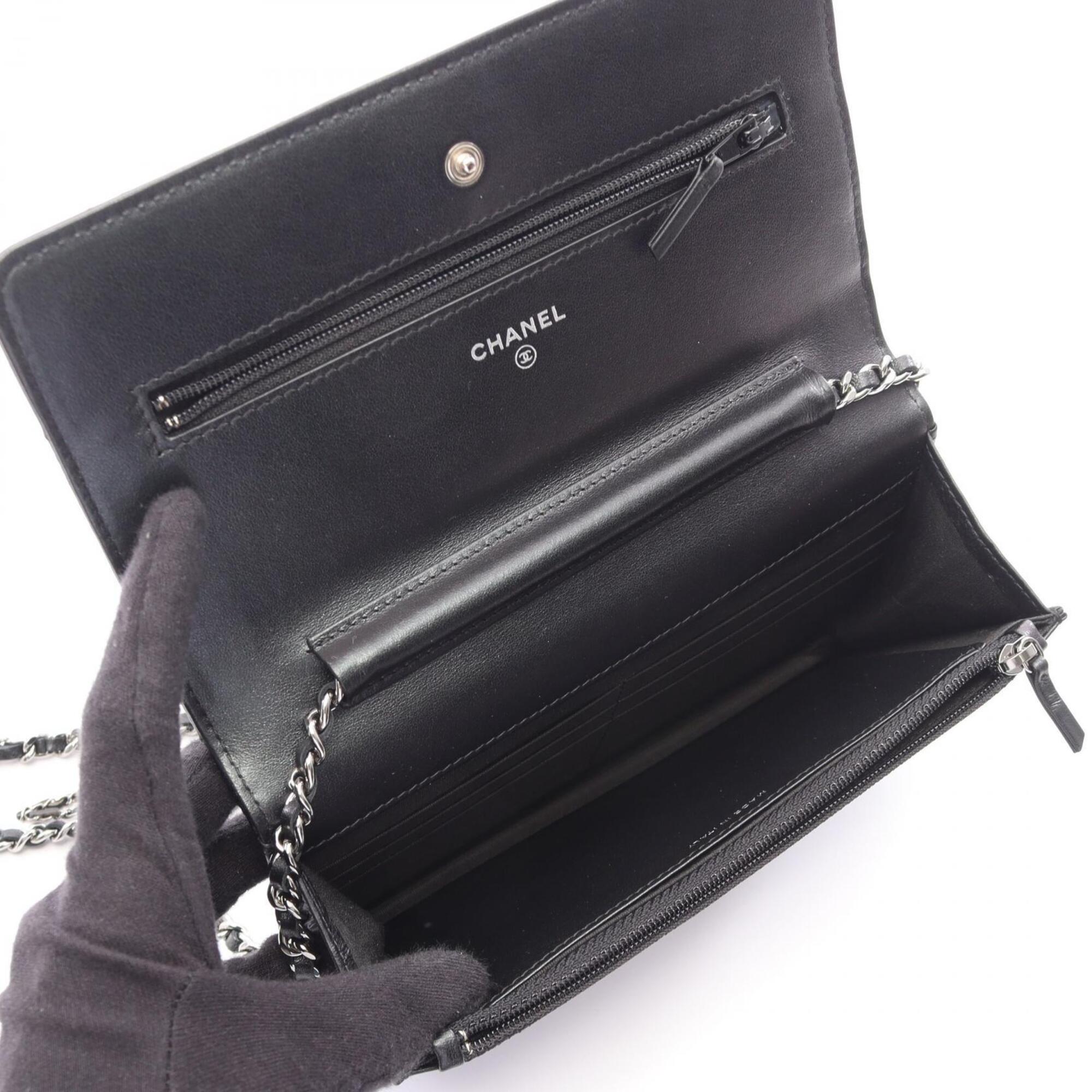Chanel Black Leather Handbag Shoulder Bag (Pre-Owned)
