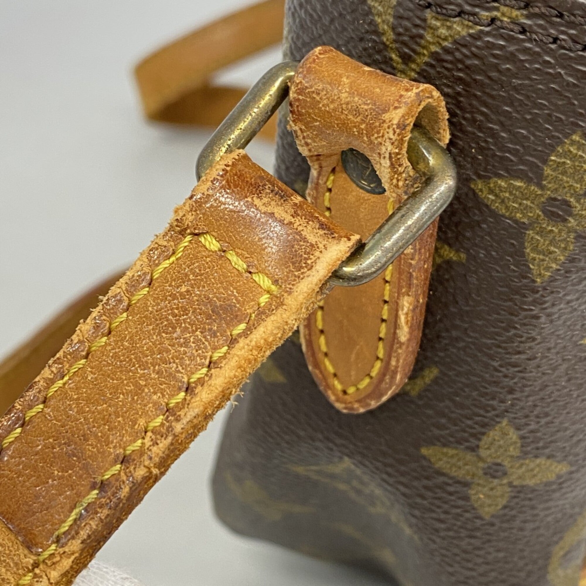 Louis Vuitton Brown Shoulder Bag (Pre-Owned)